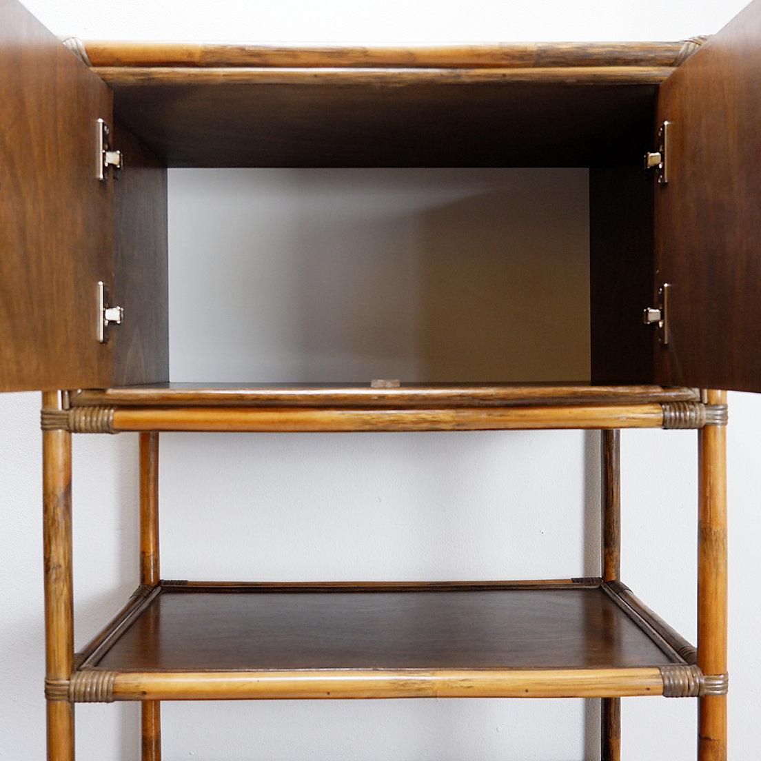 Etagère en bambou et rotin des années 70 en vente 4