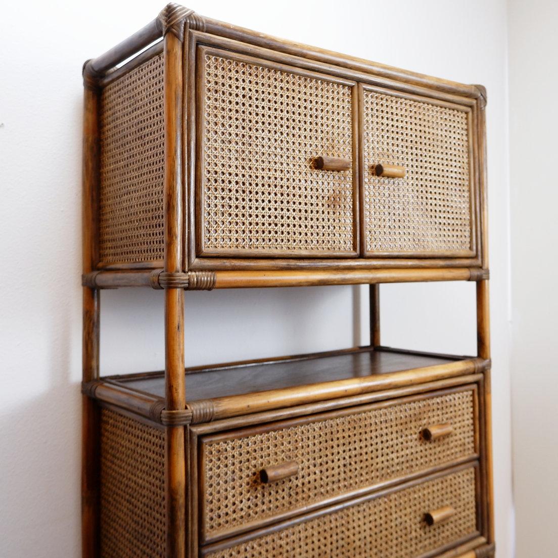 Mid-Century Modern Etagère en bambou et rotin des années 70 en vente