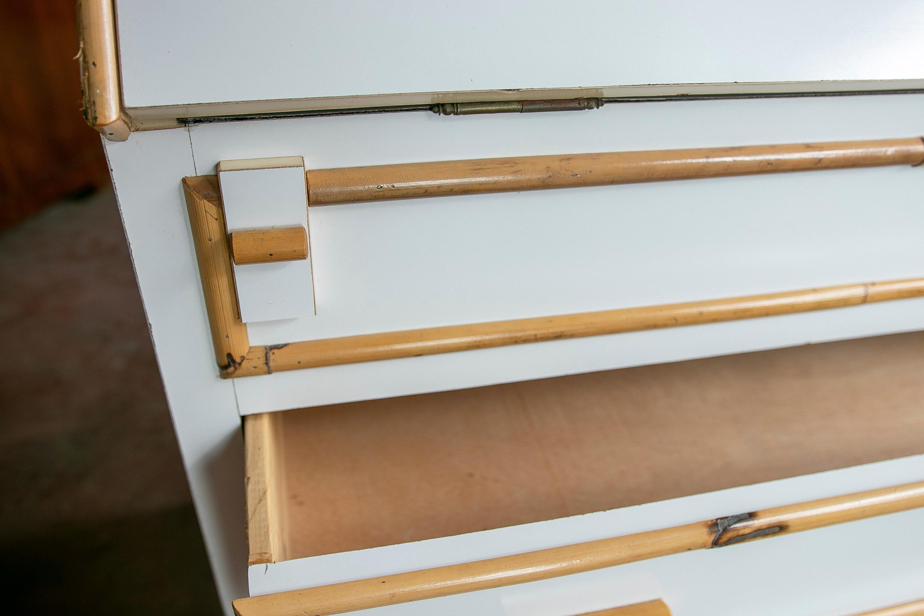 Weiße Schreibtischkommode aus Bambus und Formica mit Schubladen und Sekretärschrank  im Angebot 6