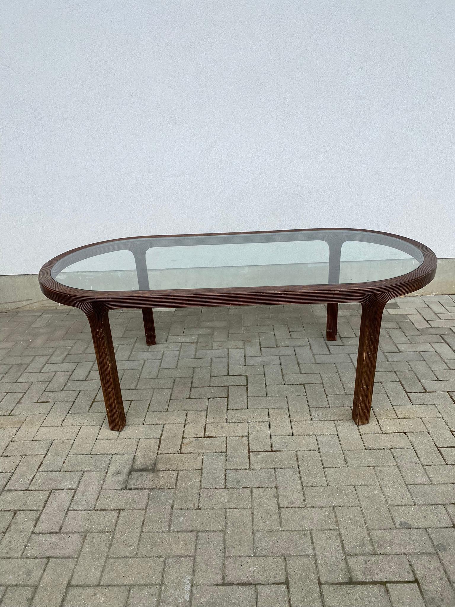 Table de salle à manger en bambou et verre, vers 1970 en vente 3