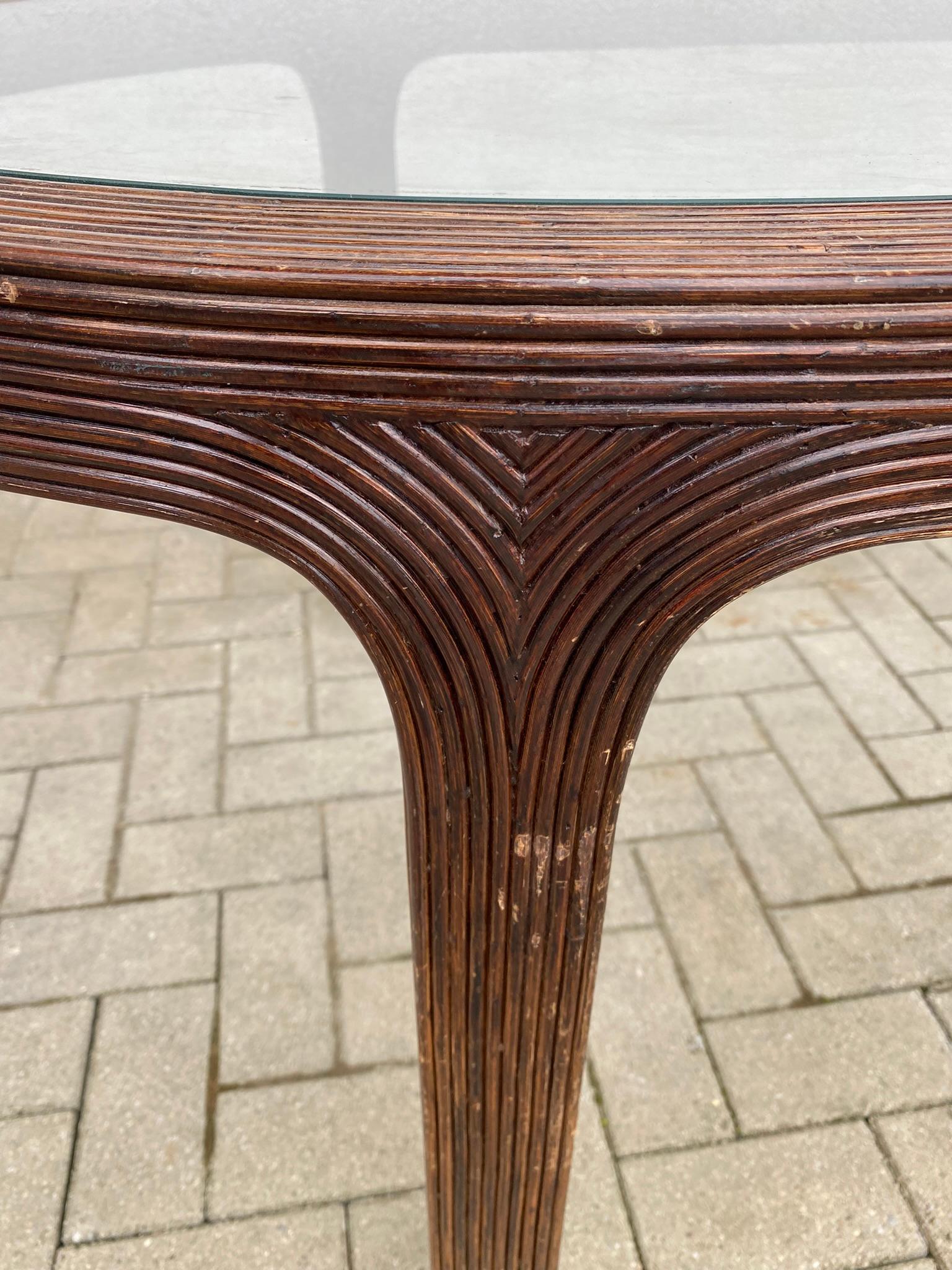 Table de salle à manger en bambou et verre, vers 1970 Bon état - En vente à Saint-Ouen, FR