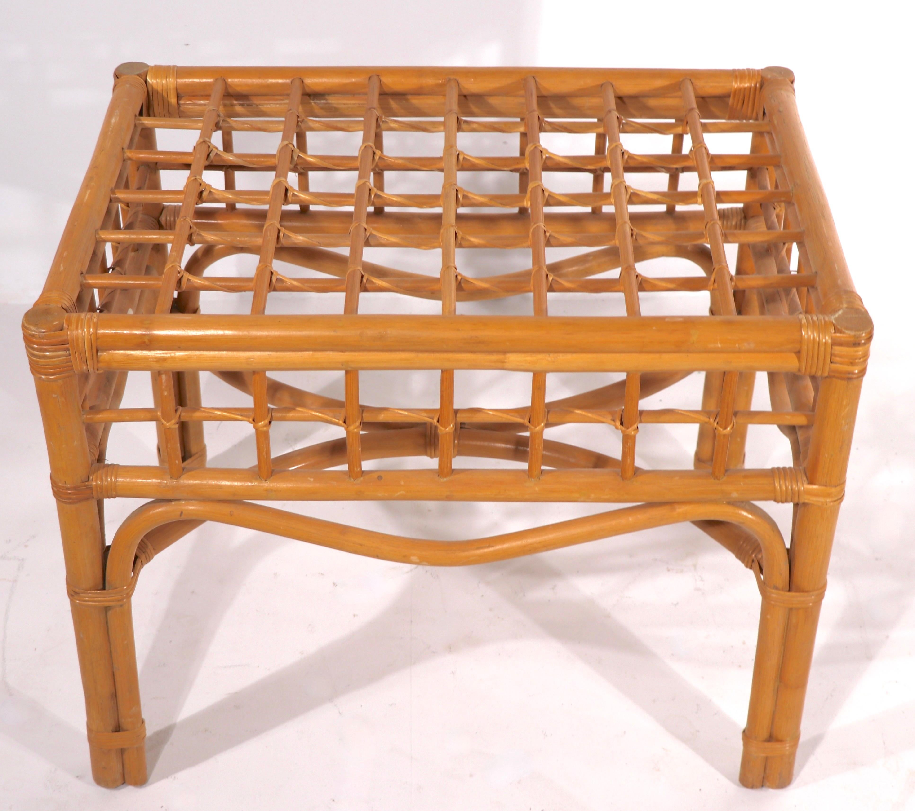 Mid-Century Modern Table d'appoint en bambou et verre, table d'appoint en vente