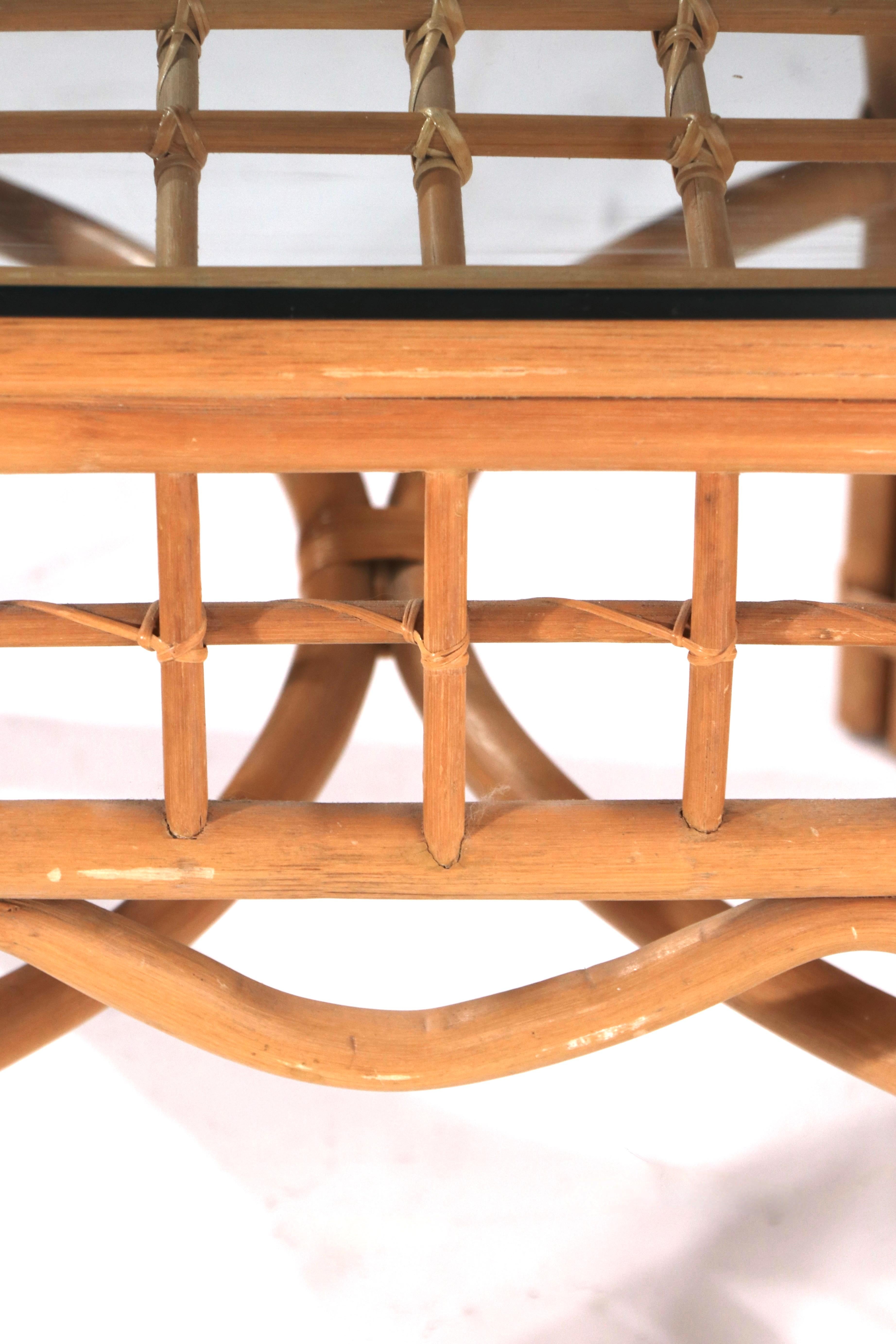 20ième siècle Table d'appoint en bambou et verre, table d'appoint en vente