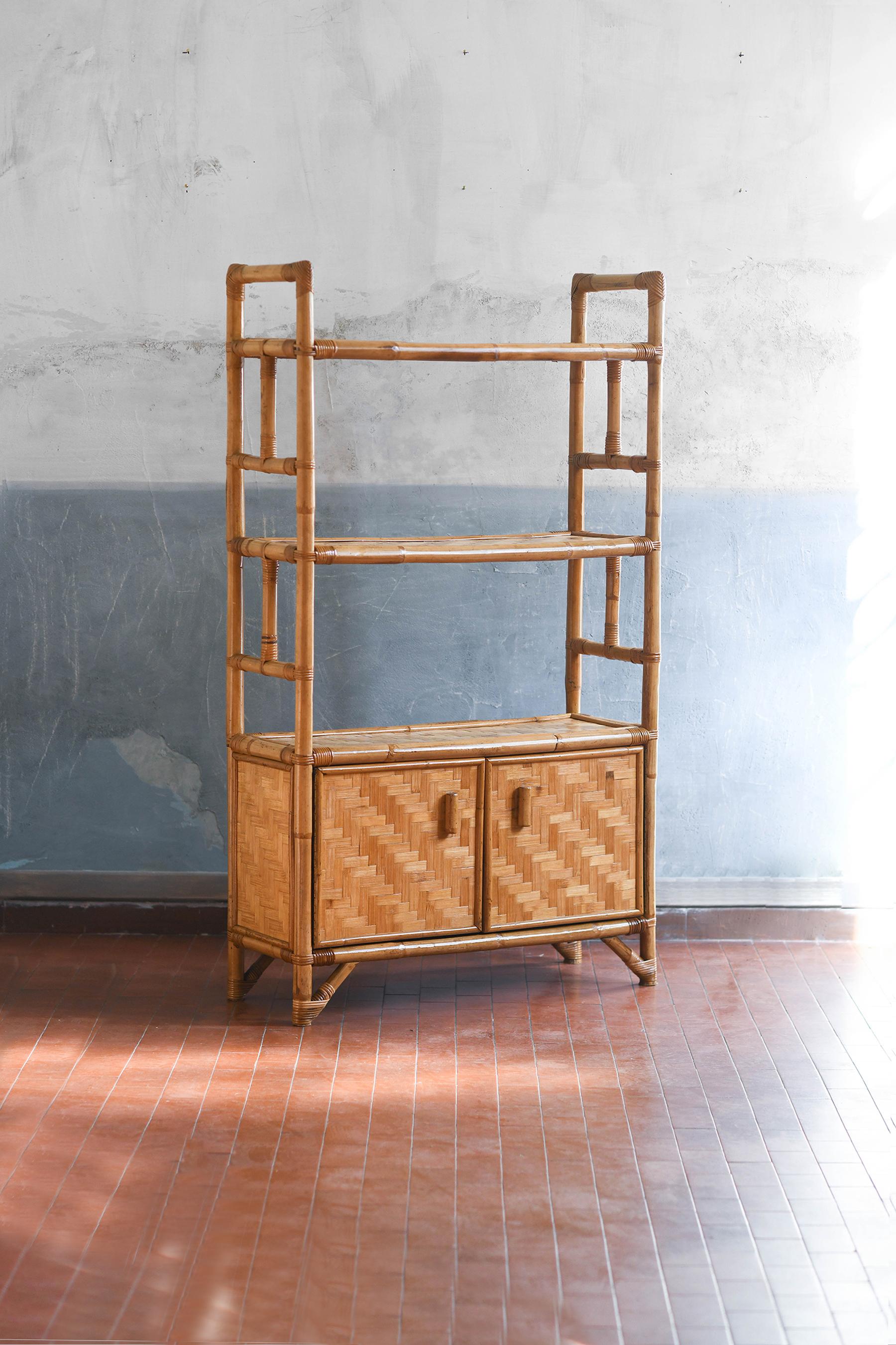 Bamboo and pressed bamboo sideboard 1980.
Storage unit with shelves and doors.
Dimensions 86 L x 150 H x 32 D cm