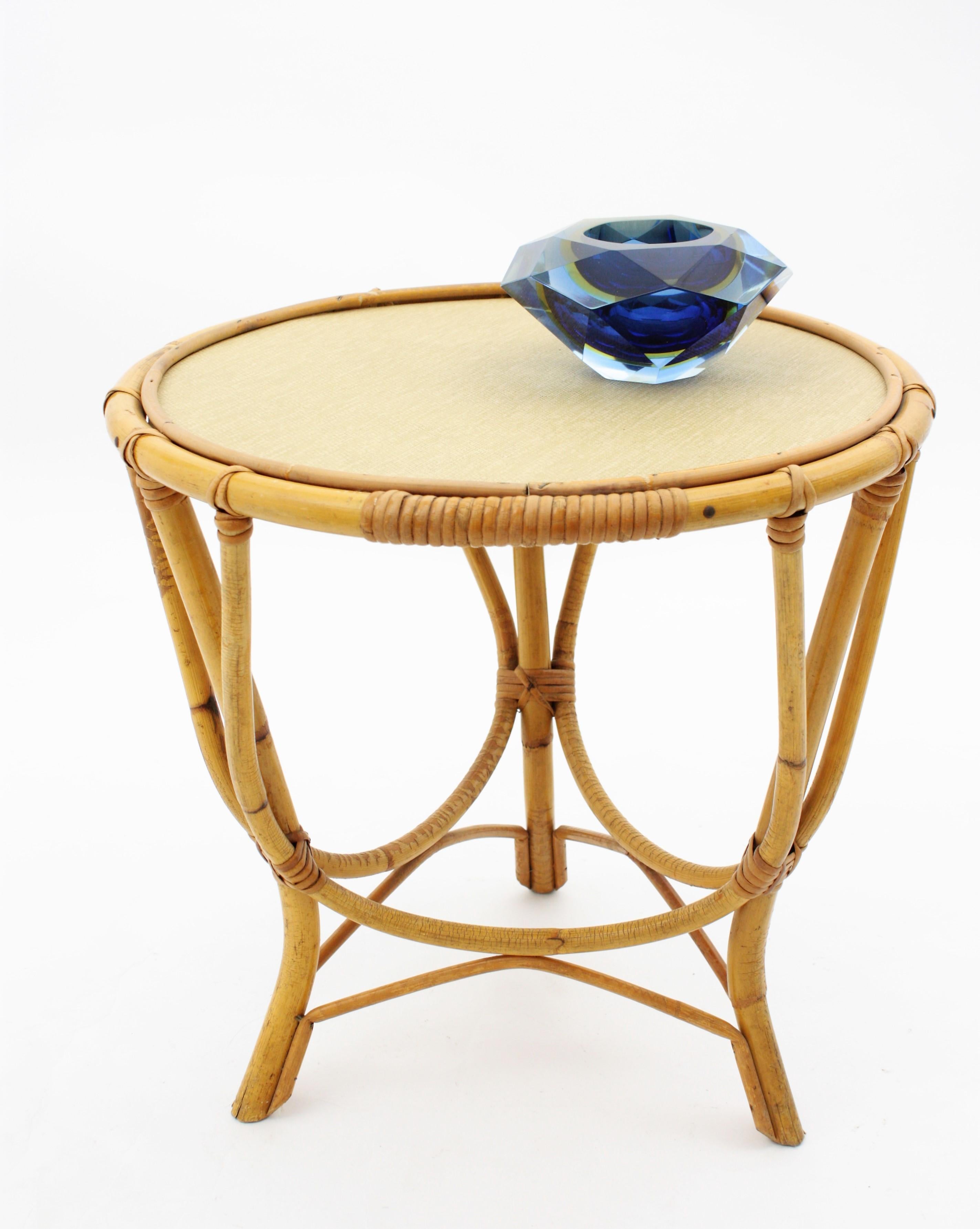 Eye-catching bamboo and rattan round coffee table / side table. Handcrafted in Spain at the 1960s.
It has reminiscences from Franco Albini designs and all the taste and freshness of the Mediterranean style
Lovely to be used as coffee table, drinks