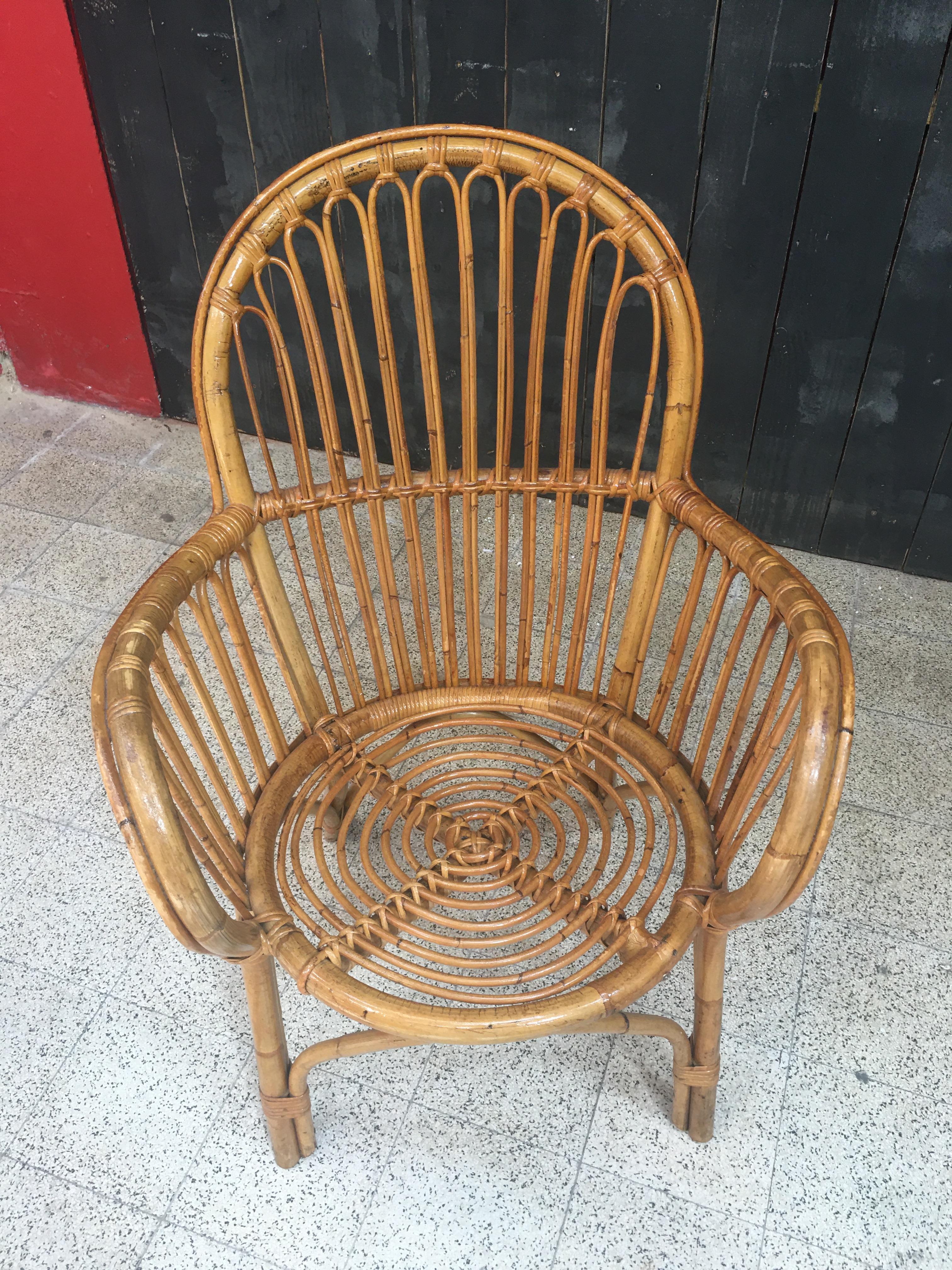 Poltrona in bambù e rattan e relativo cuscino circa 1970

Buone condizioni.