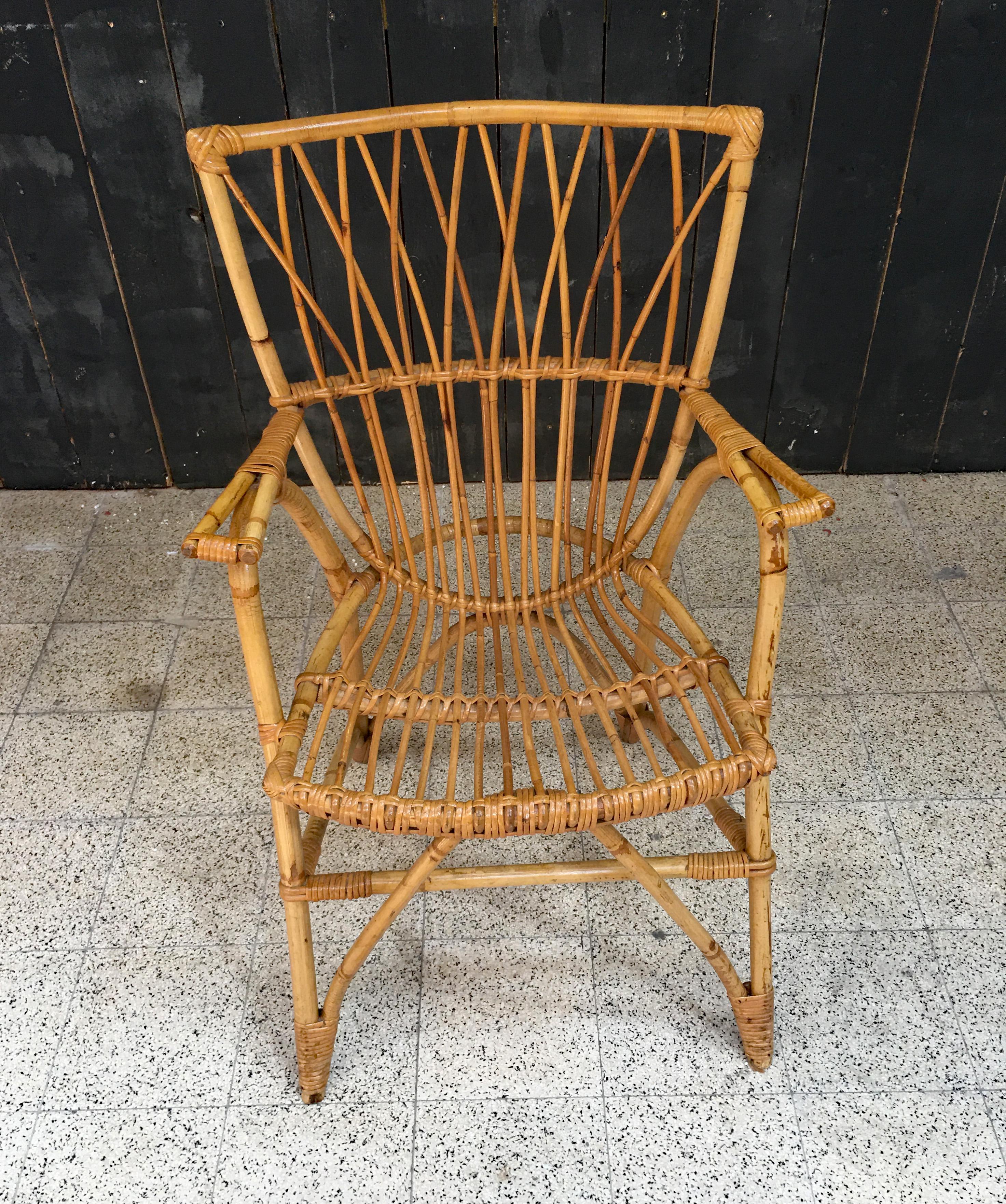 Poltrona in bambù e rattan e relativo cuscino circa 1970

Buone condizioni.