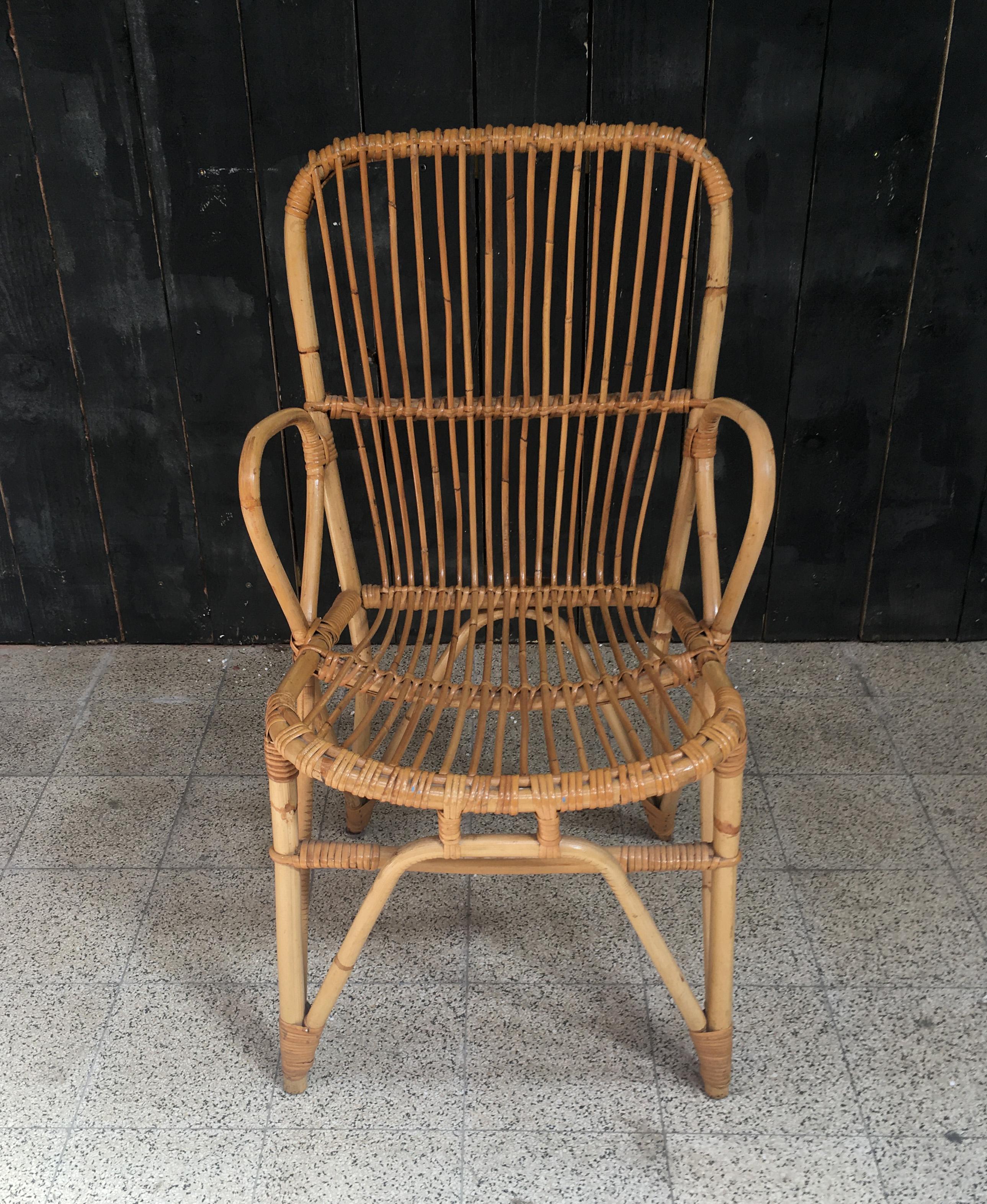 Poltrona in bambù e rattan e relativo cuscino circa 1970

Buone condizioni.