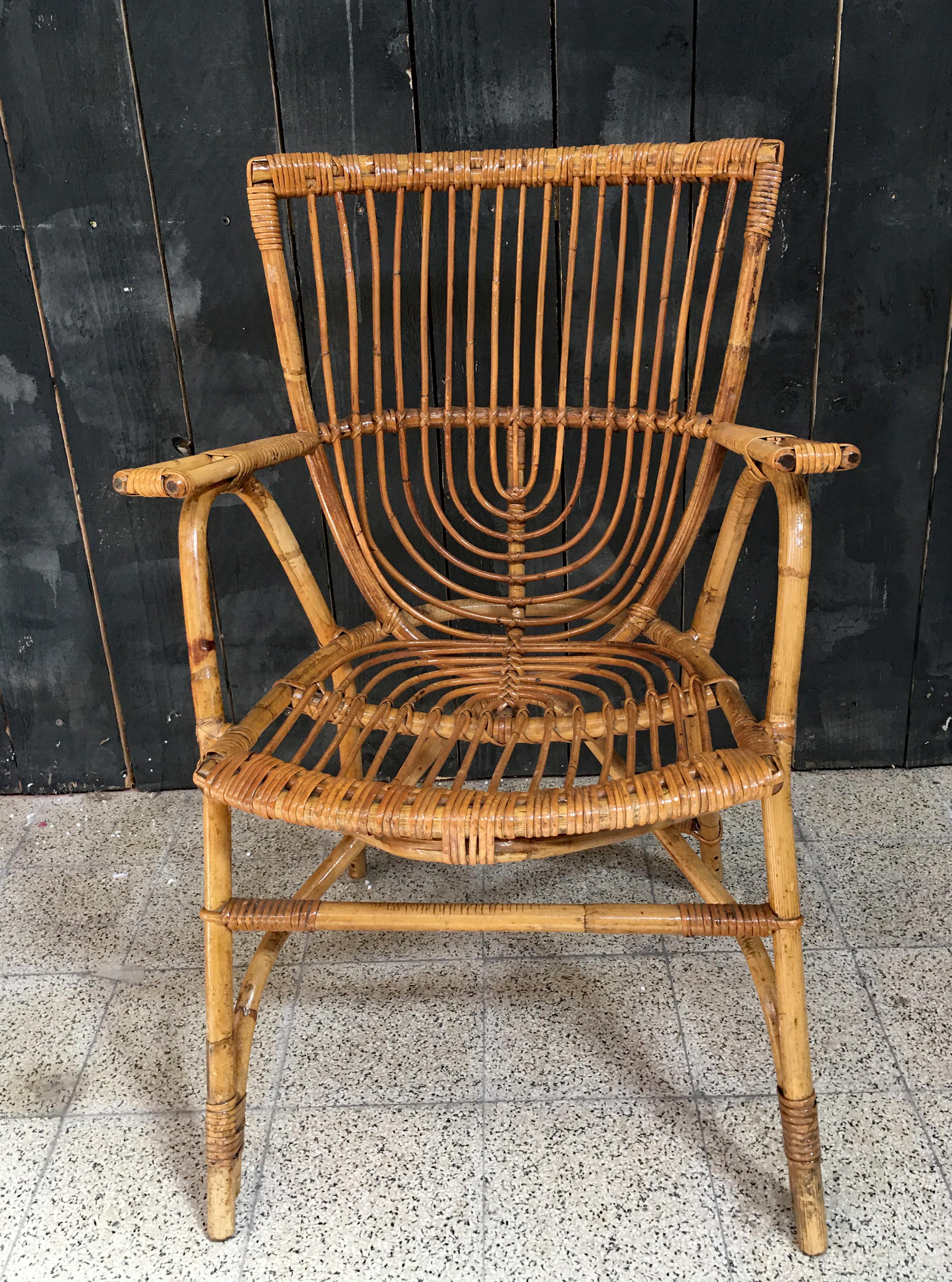 Poltrona in bambù e rattan e relativo cuscino circa 1970

Buone condizioni.