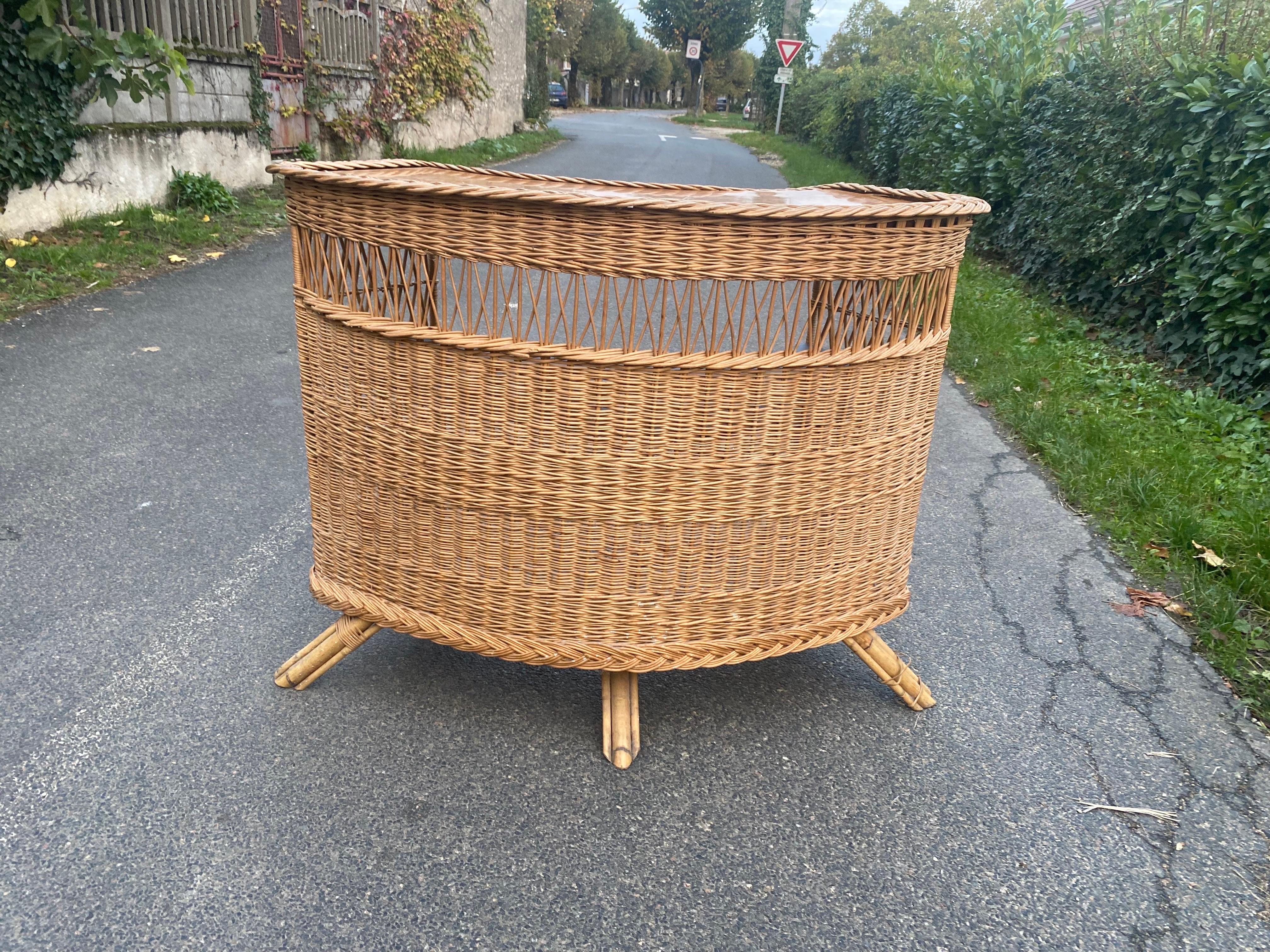 Mid-Century Modern Bamboo and Rattan Bar, circa 1960/1970 Good Condition For Sale