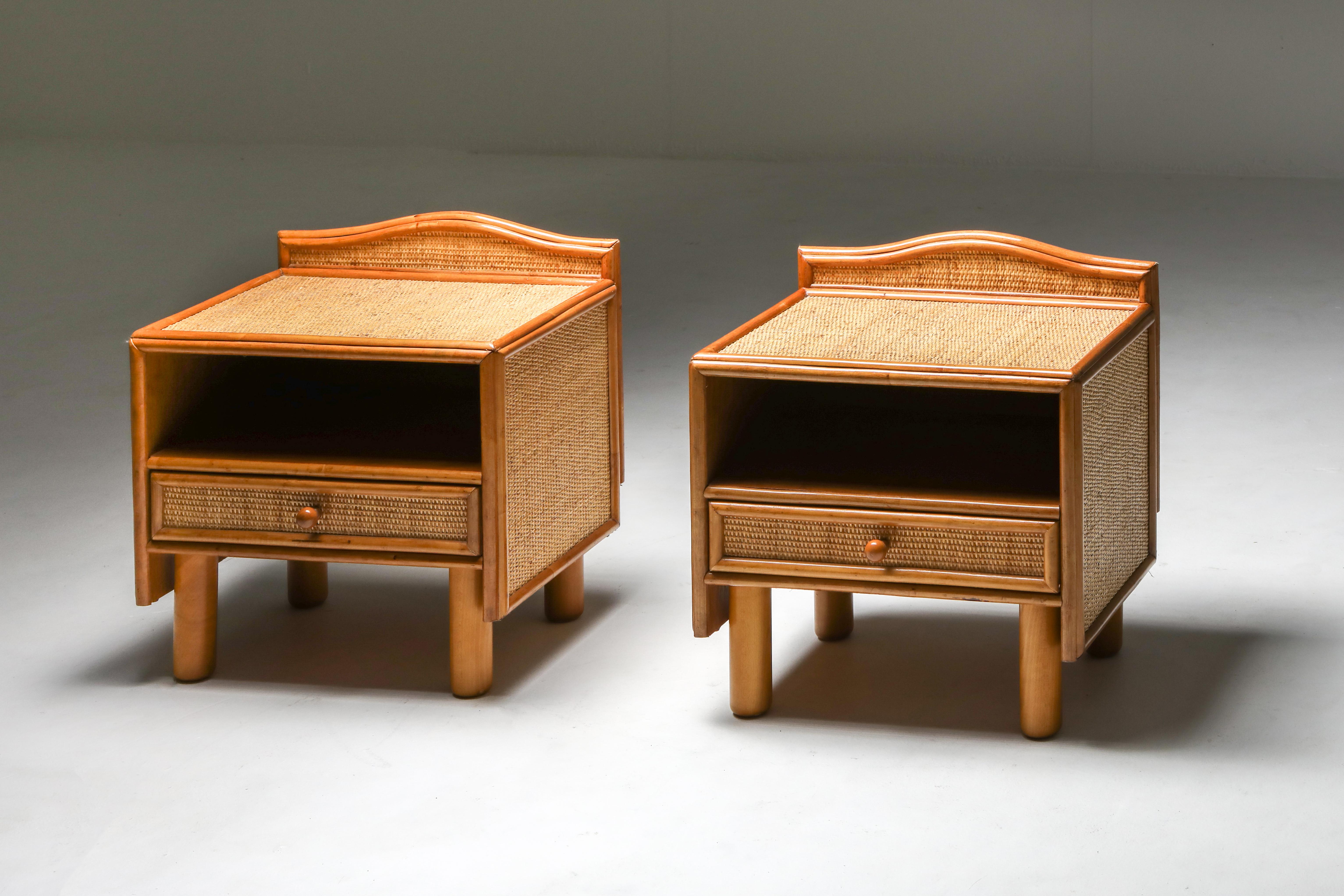 Vivai del Sud tropicalist pair of nightstands, Italy, 1970s

One drawer one shelve nightstand in wicker and bamboo, four round legs in birch.

