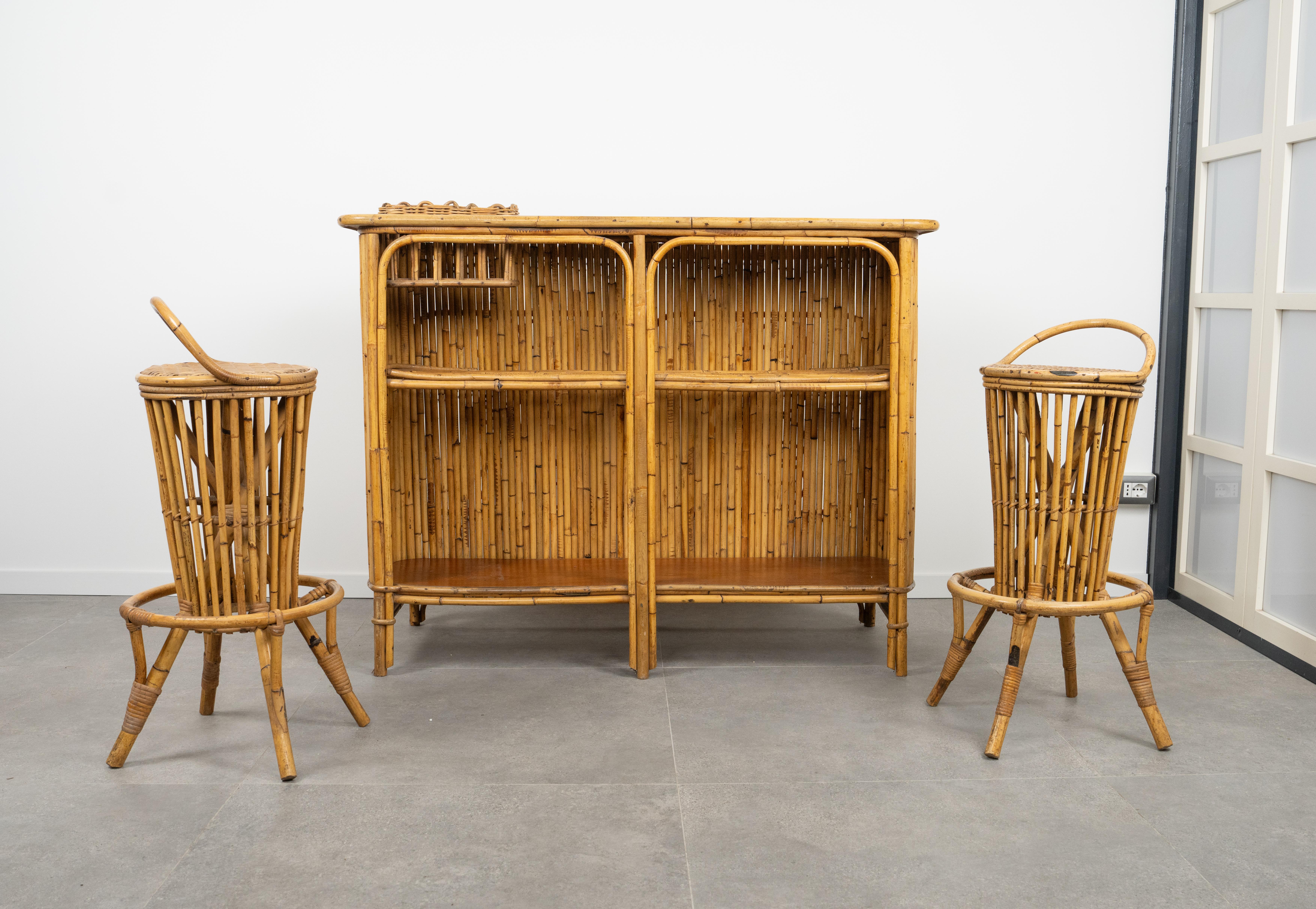 Mid-20th Century Bamboo and Rattan Cabinet Bar with Two Stools by Tito Agnoli, Italy 1950s For Sale