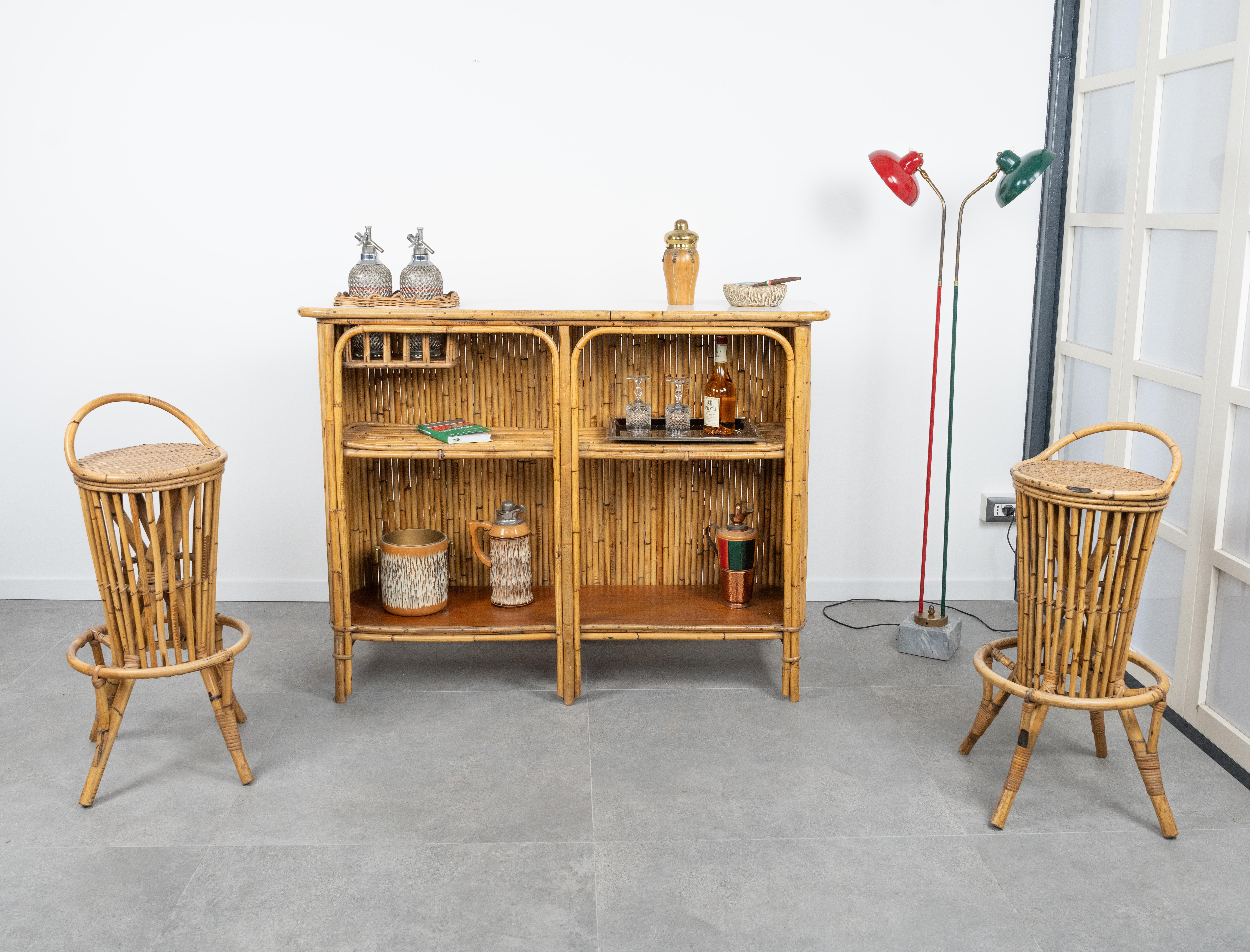 Bamboo and Rattan Cabinet Bar with Two Stools by Tito Agnoli, Italy 1950s For Sale 1