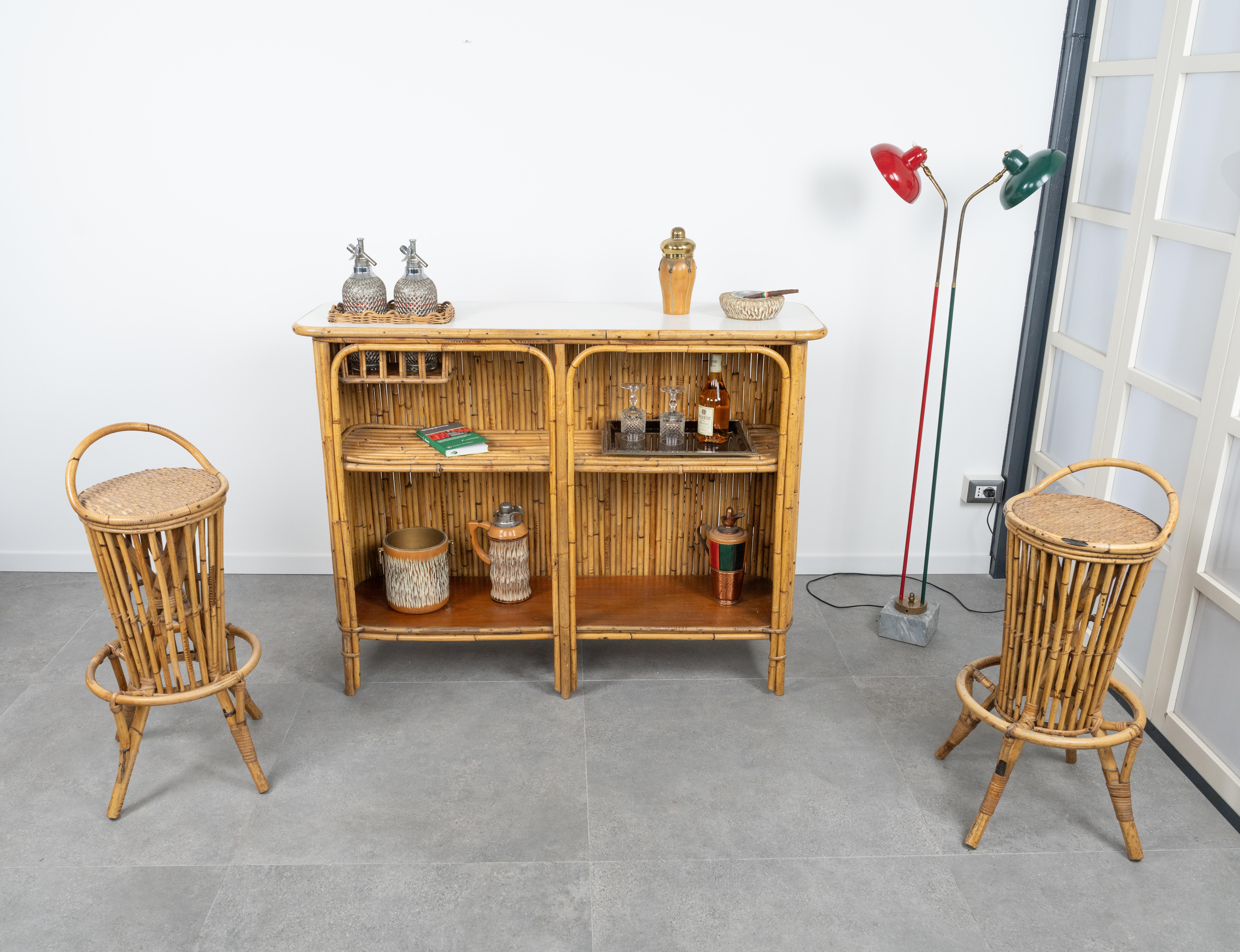 Bamboo and Rattan Cabinet Bar with Two Stools by Tito Agnoli, Italy 1950s For Sale 2