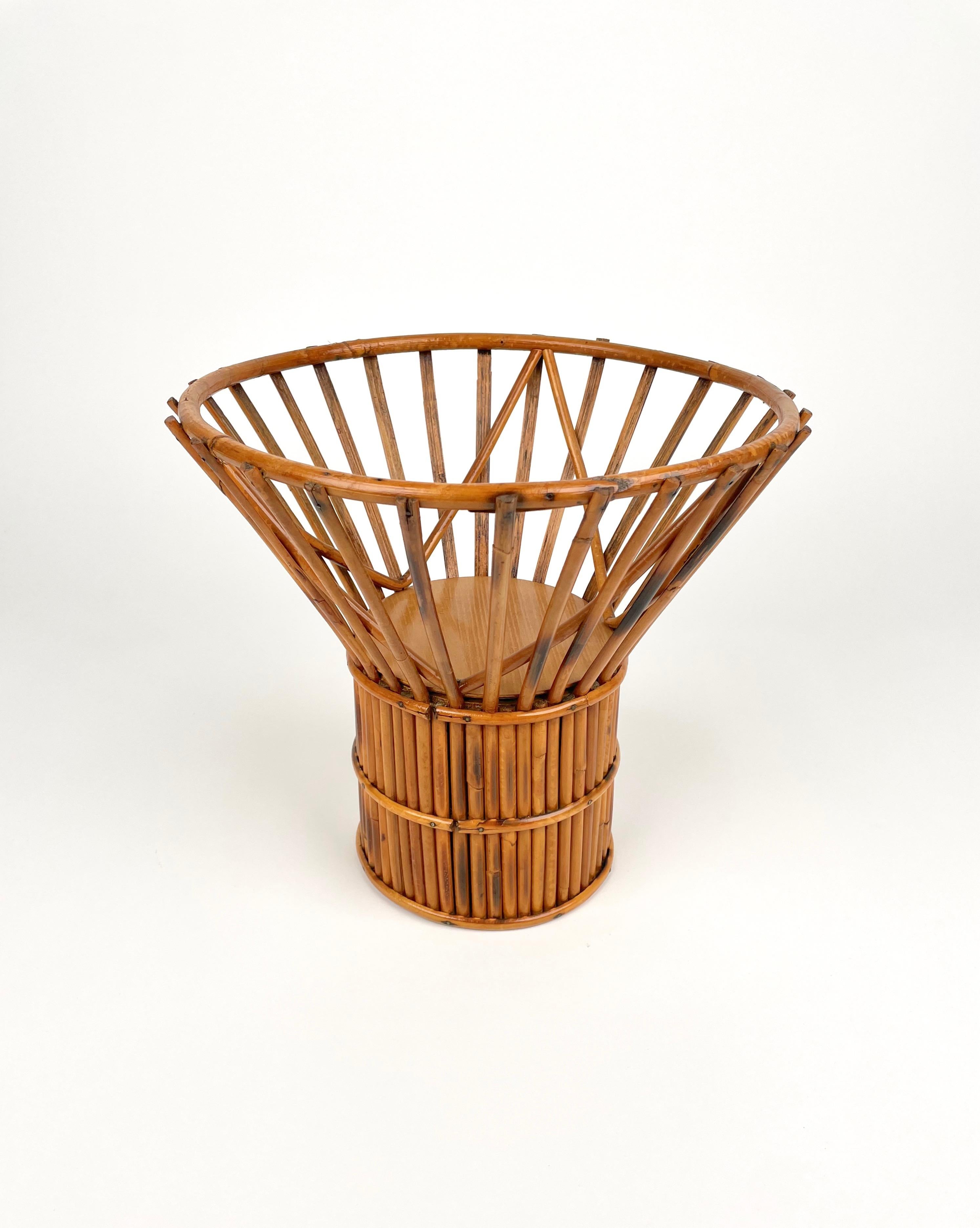 Heightened fruit bowl or centerpiece in bamboo and rattan.

Made in Italy in the 1960s.