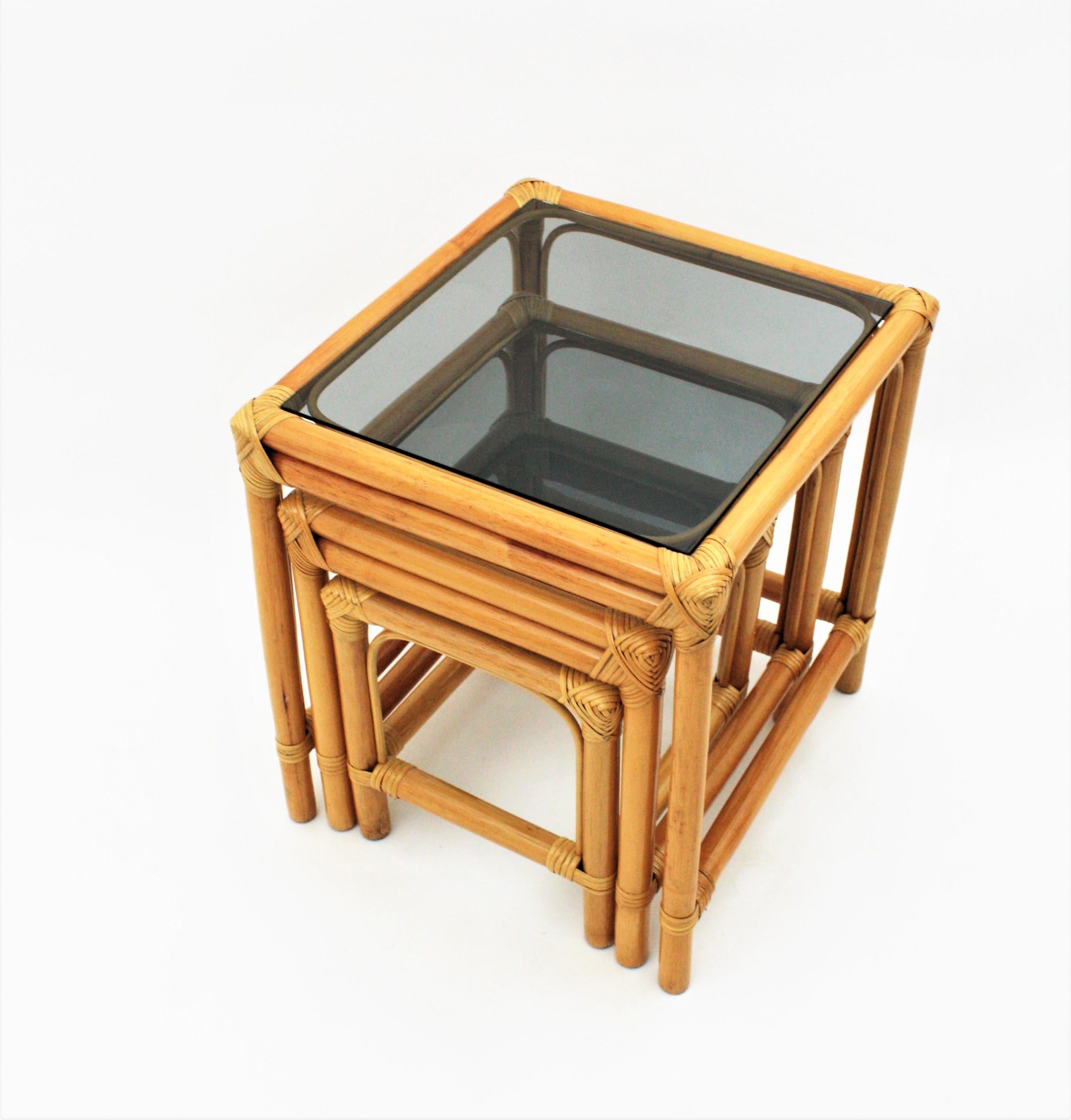 Bamboo and Rattan Nesting Tables with Smoked Glass Top In Good Condition In Barcelona, ES
