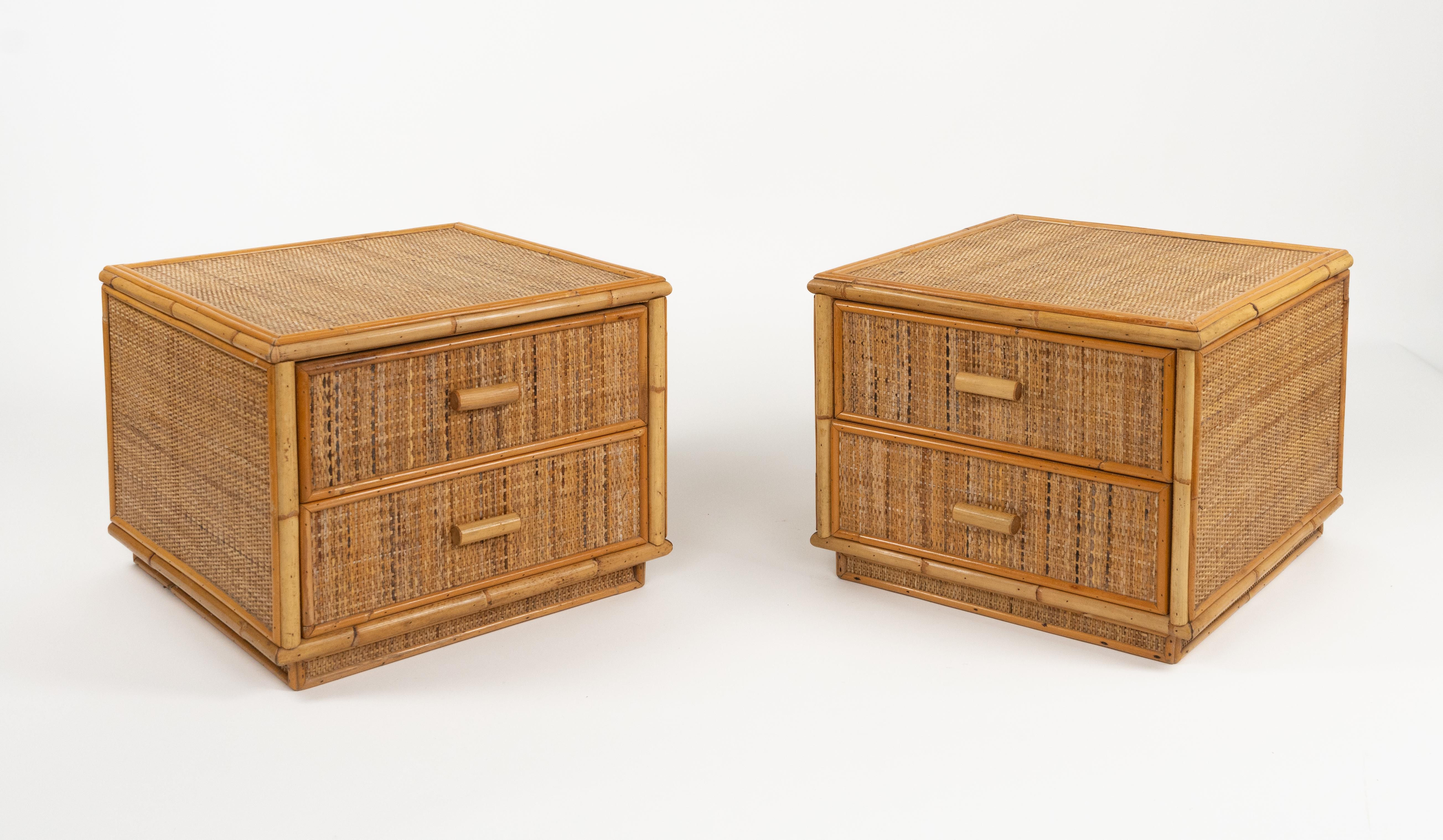 Midcentury beautiful pair of bedside tables / nightstands with two-drawer in bamboo, rattan and wicker in the style of Dal Vera.

Made in Italy in the 1970s.