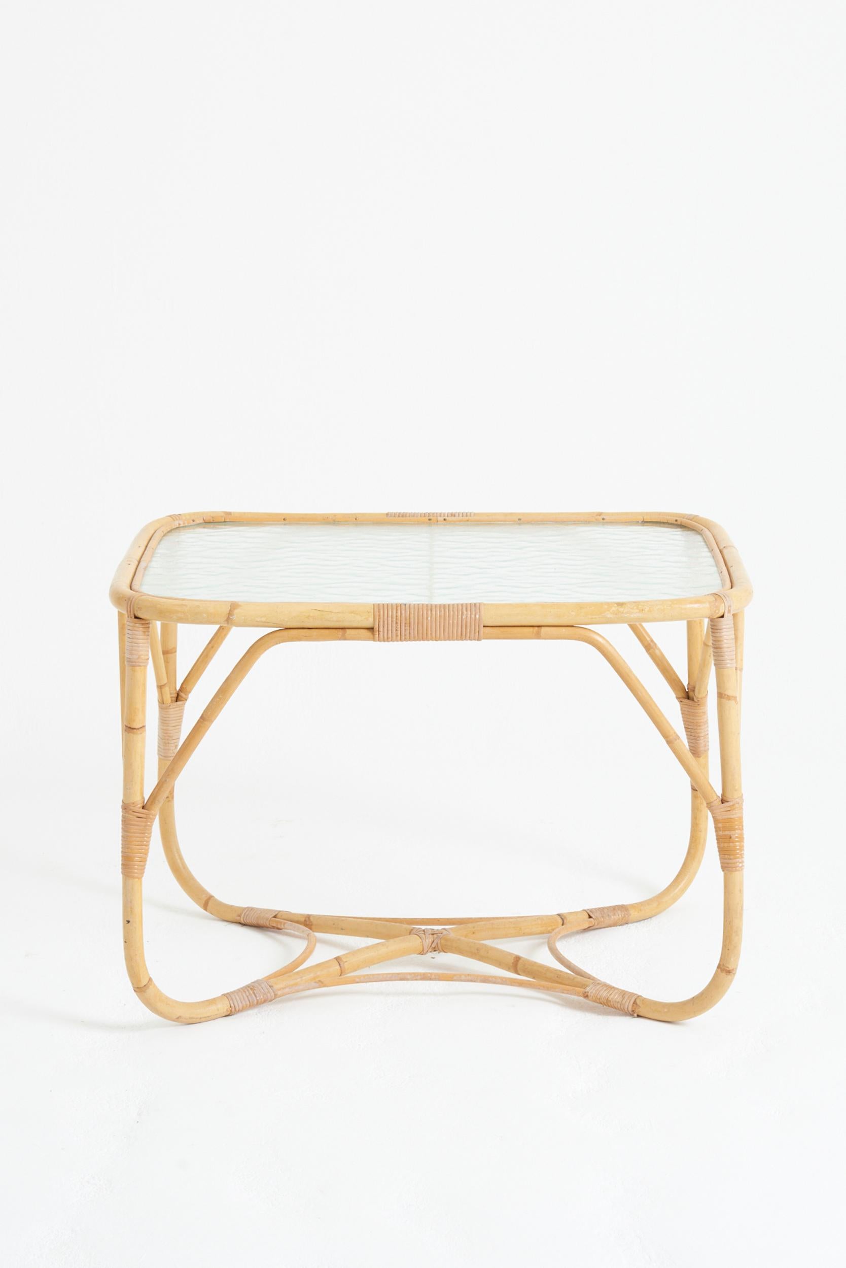 Mid-Century Modern Table bambou et rotin en vente