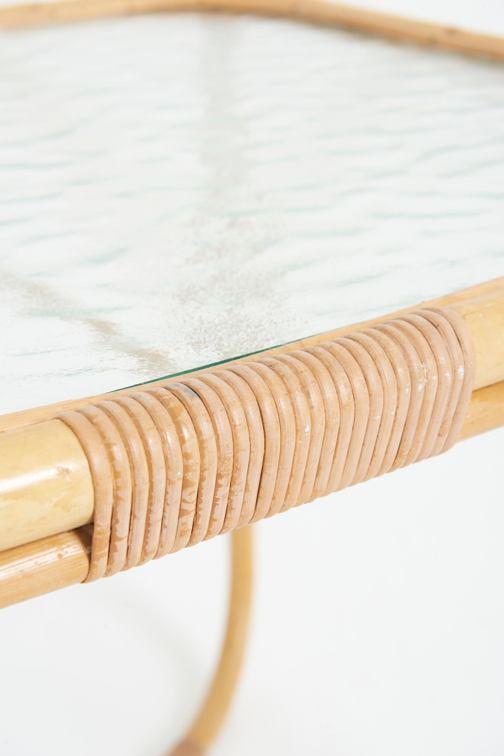 Table bambou et rotin en vente 1
