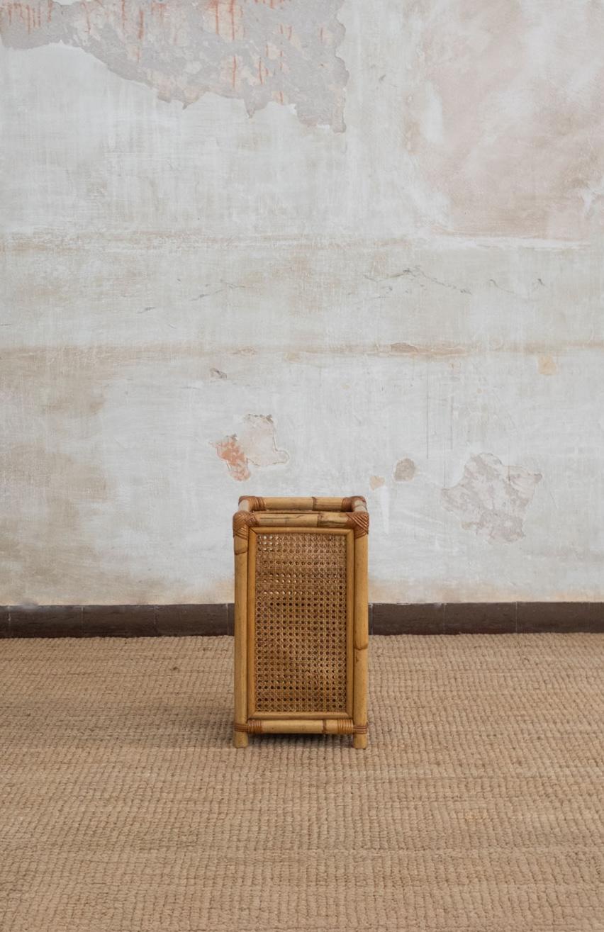 Porte-parapluies en bambou et rotin par Franco Albini - années 1960
Détails du produit
Dimensions : 28 B × 50 H x 28 P cm