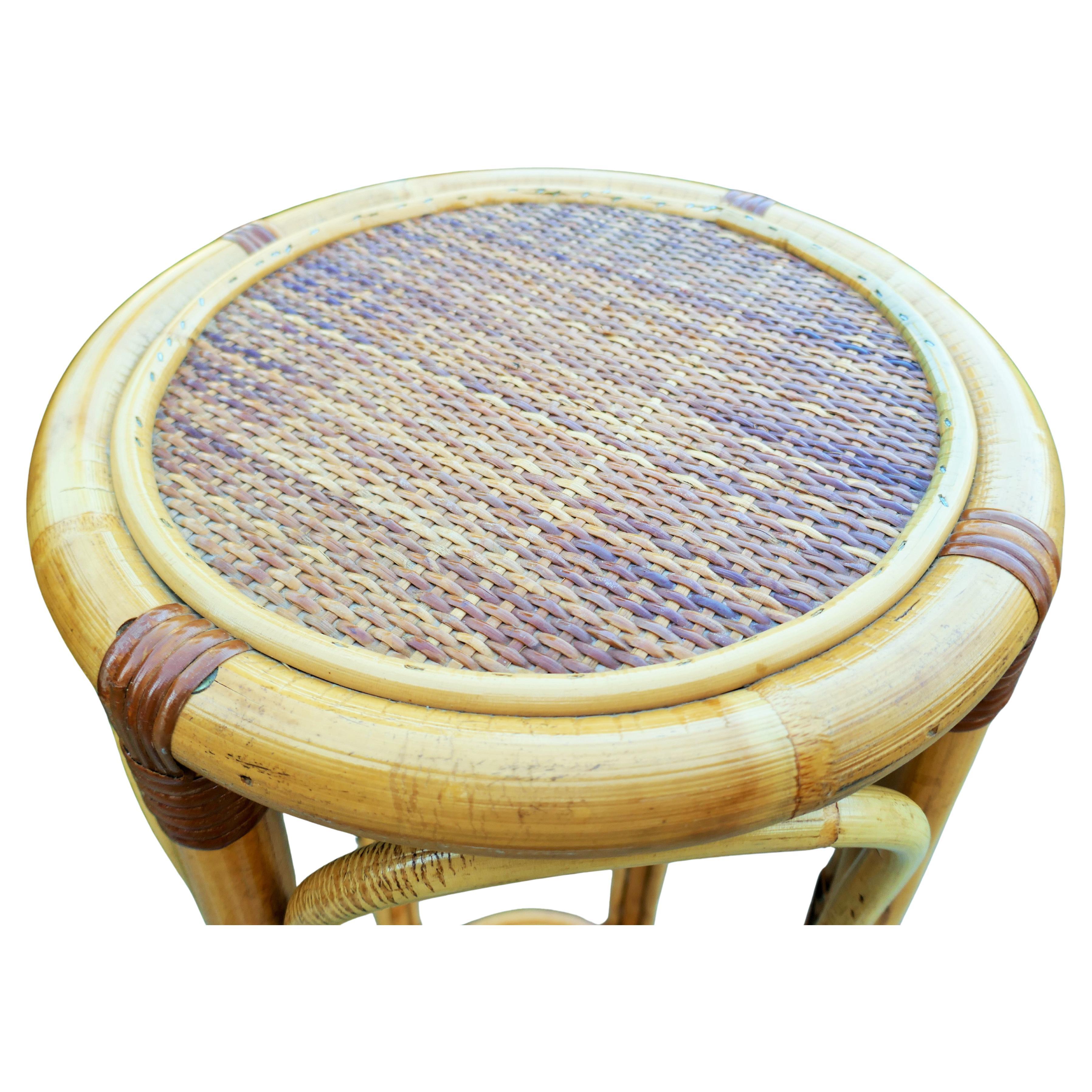 Bamboo and rattan vase stand in vendita 4