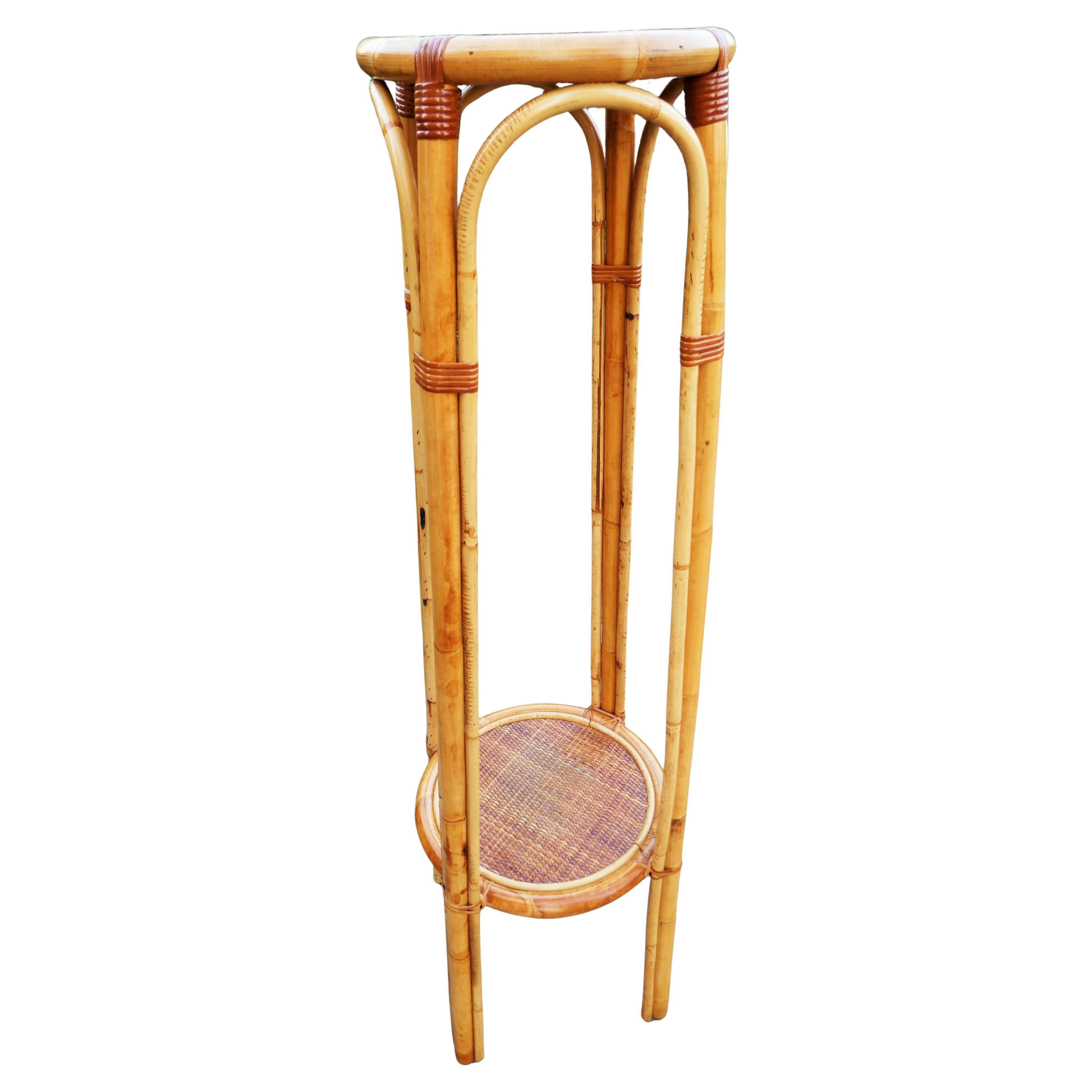 Moderno Bamboo and rattan vase stand in vendita