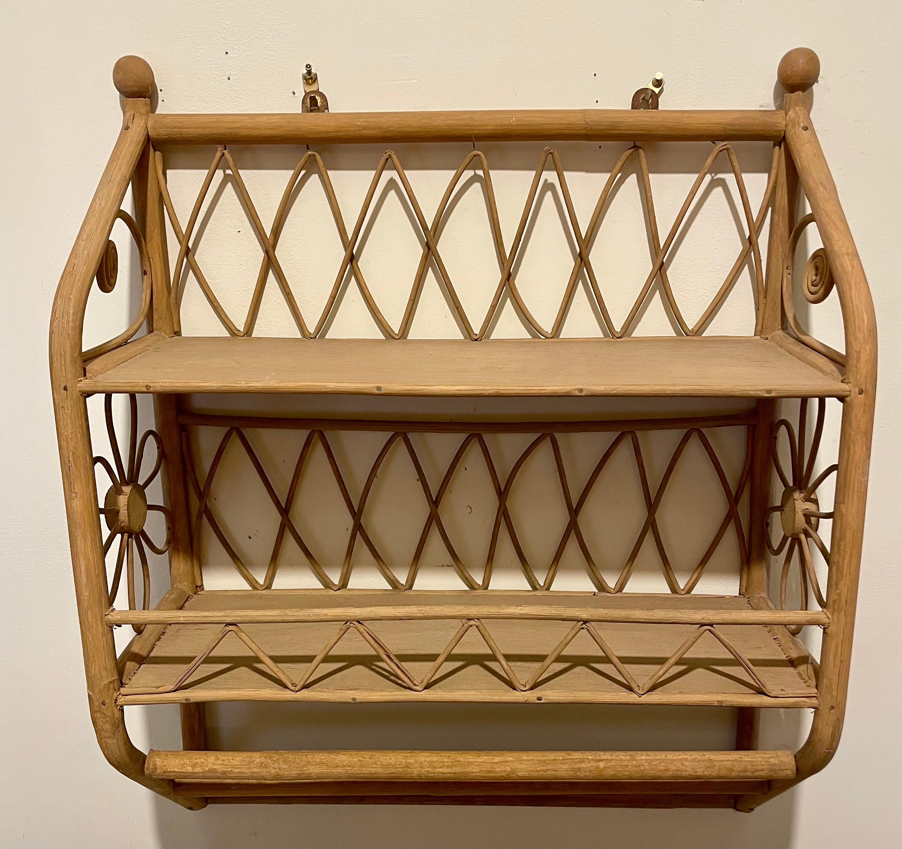 Estantería de pared de bambú y ratán en venta 1