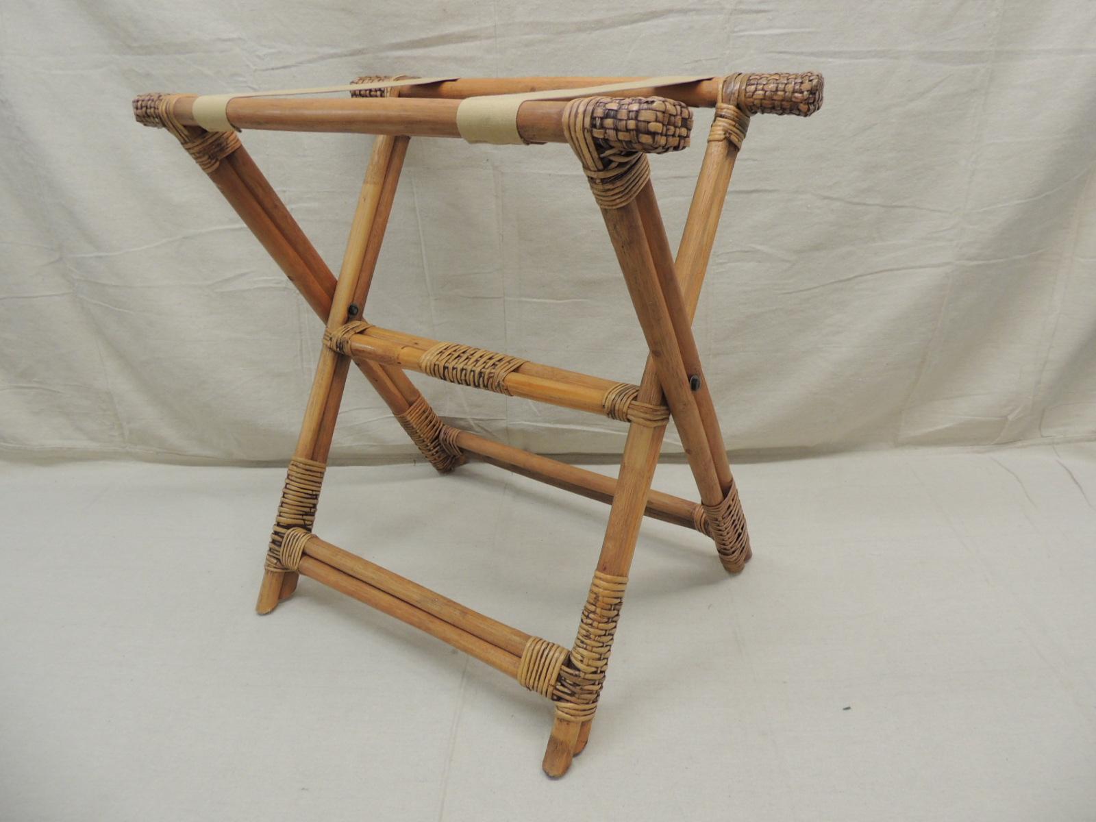 Bamboo and rattan woven folding luggage stand.
Size: 13