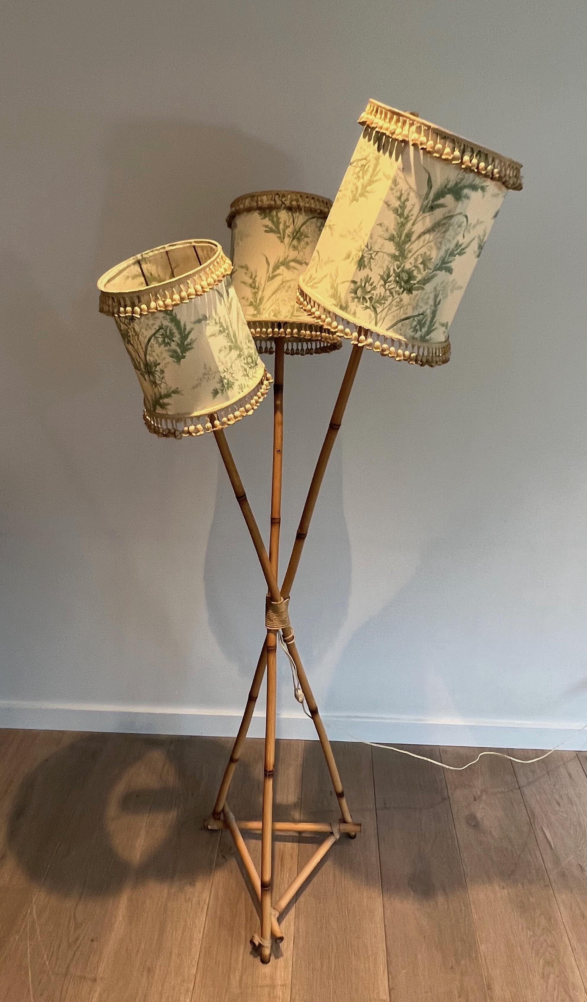 Lampada da terra a 3 luci in bambù e corda. Opera francese nello stile di Audoux Minet. in vendita 3