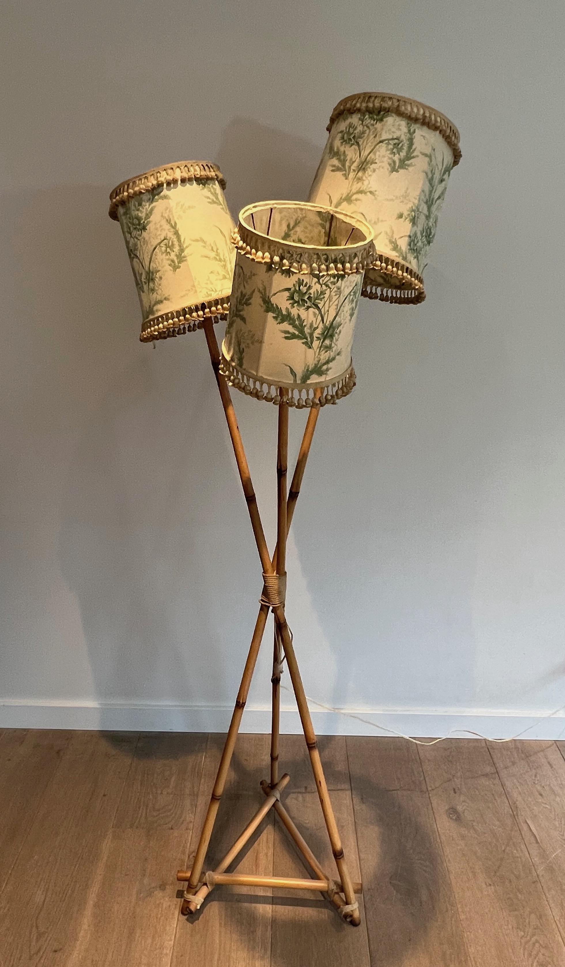 Lampada da terra a 3 luci in bambù e corda. Opera francese nello stile di Audoux Minet. in vendita 4