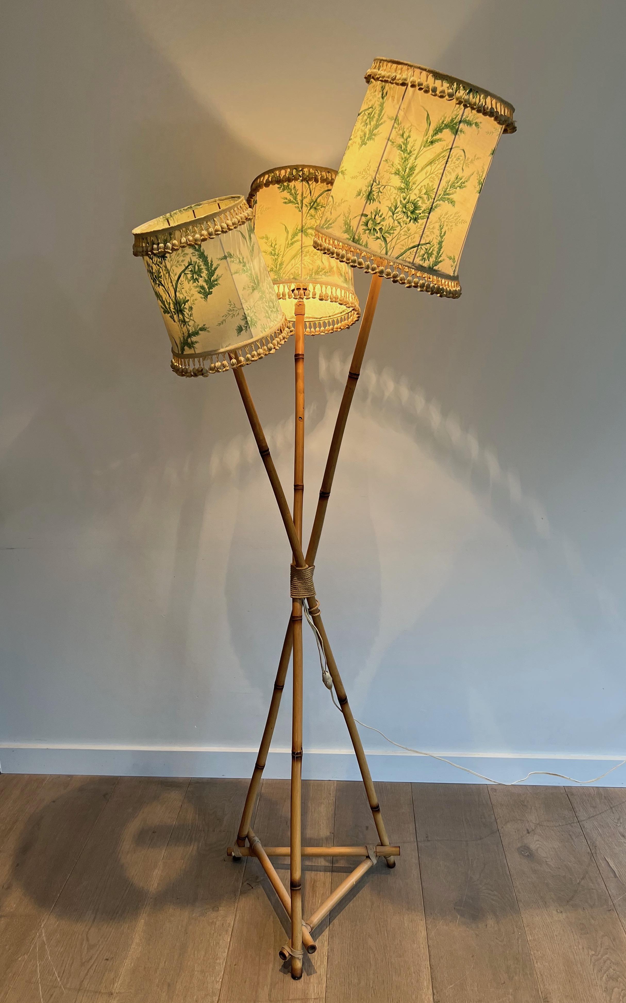 Lampada da terra a 3 luci in bambù e corda. Opera francese nello stile di Audoux Minet. in vendita 11