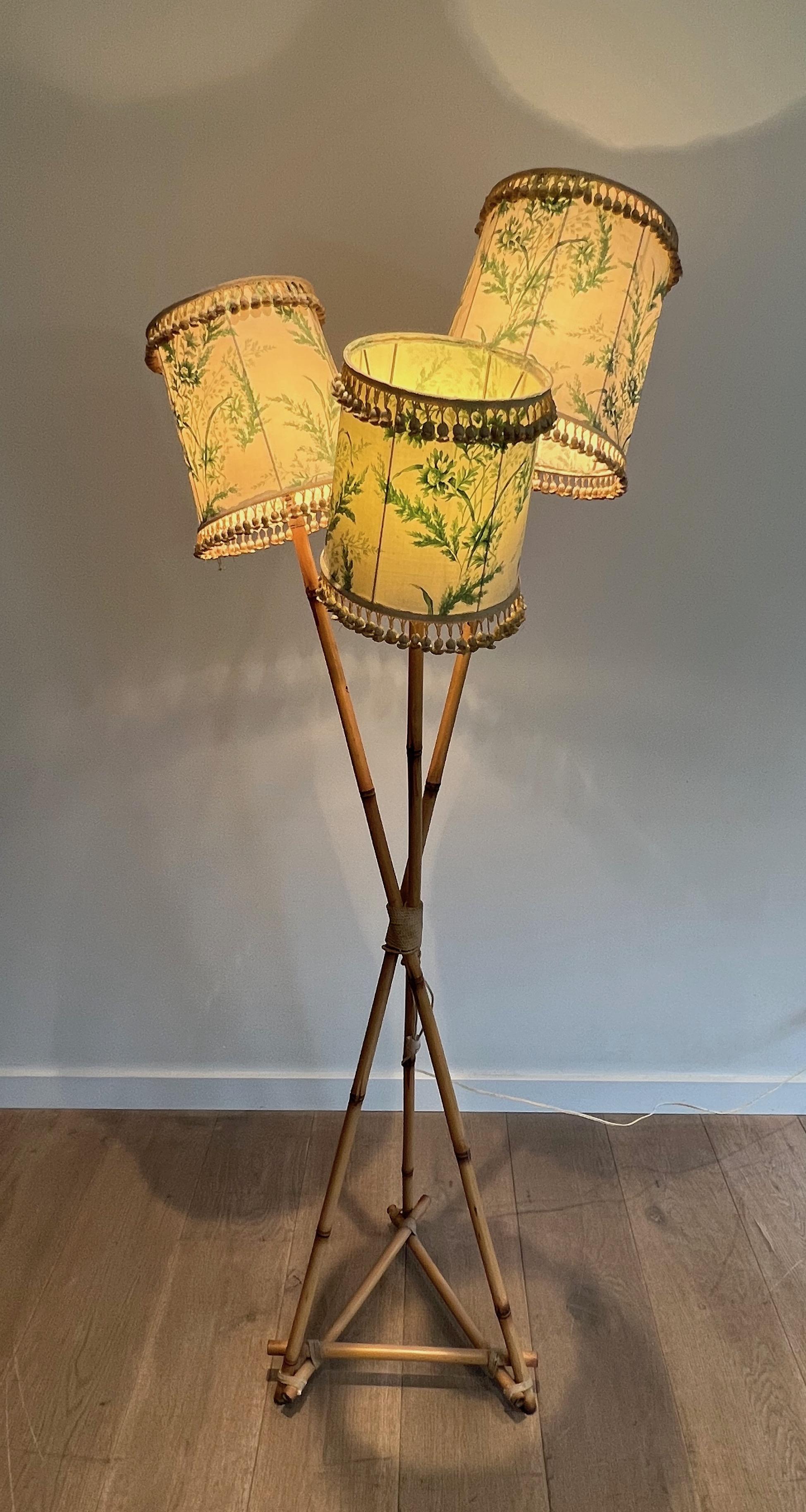 Lampada da terra a 3 luci in bambù e corda. Opera francese nello stile di Audoux Minet. in vendita 13
