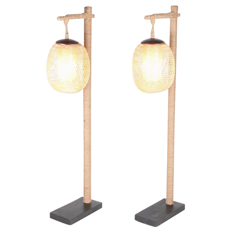 Lampadaire en bambou et corde