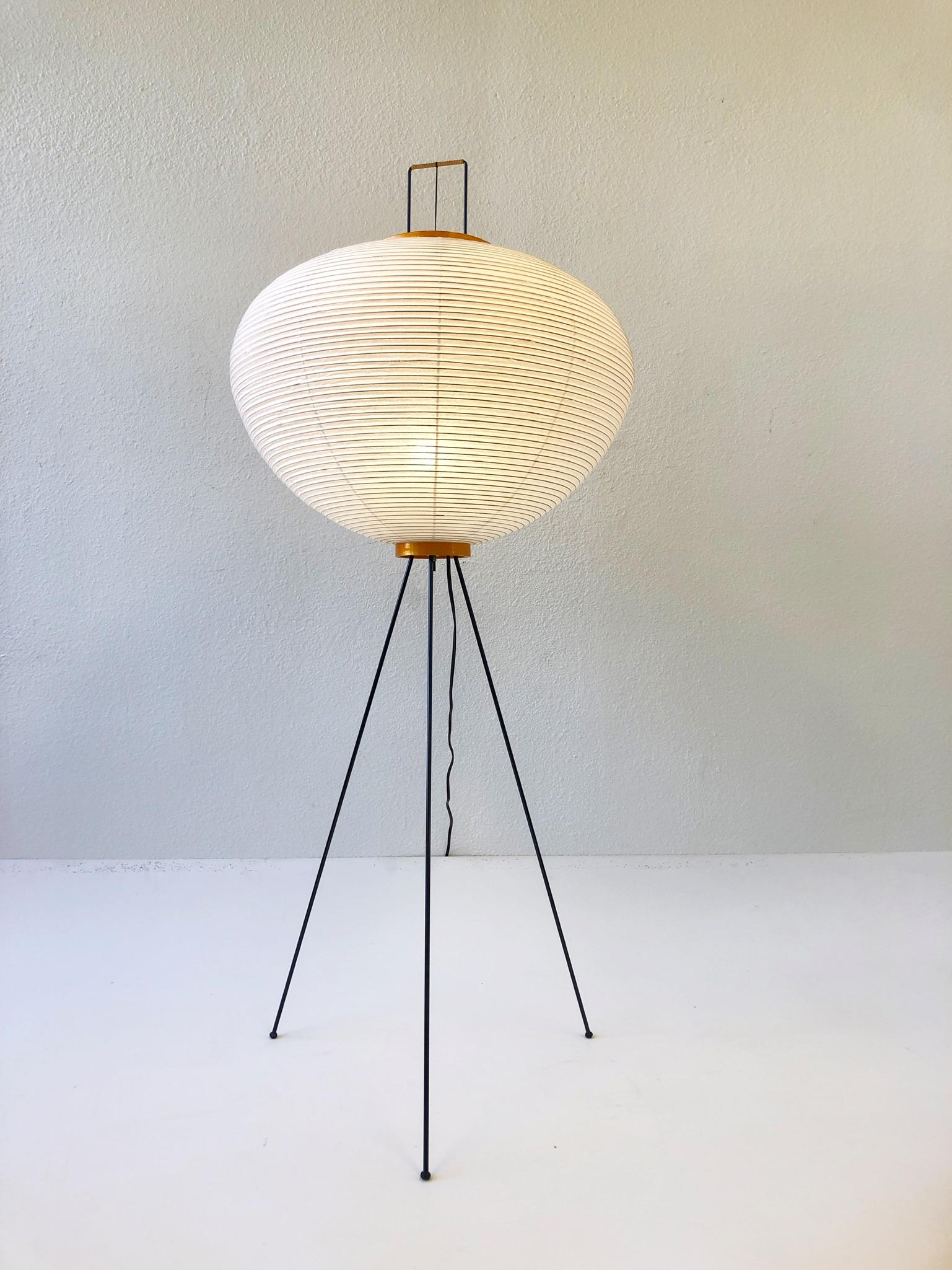 Bamboo and Washi Paper Tripod Floor Lamp by Isamu Noguchi In Excellent Condition In Palm Springs, CA