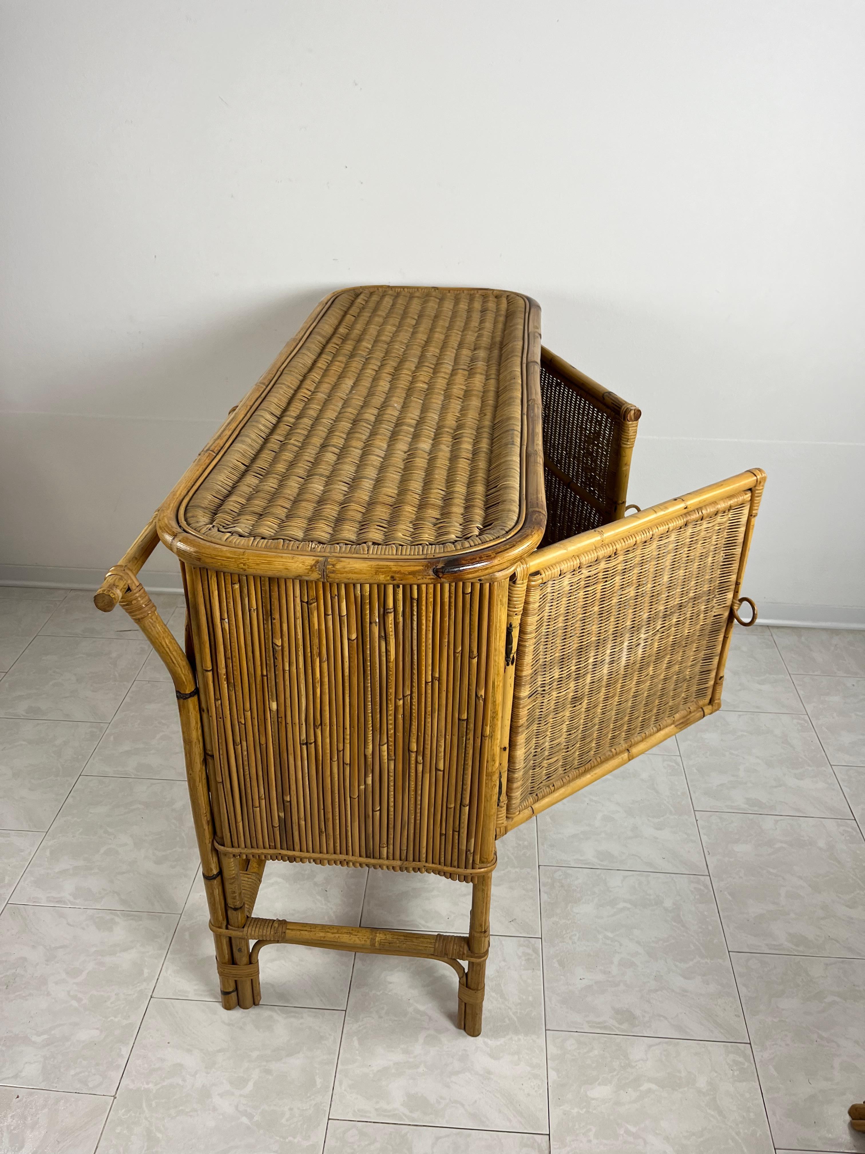Bamboo and Wicker Bar Cabinet With Stools Attributed to Tito Agnoli, 1950s 3 Pcs For Sale 5