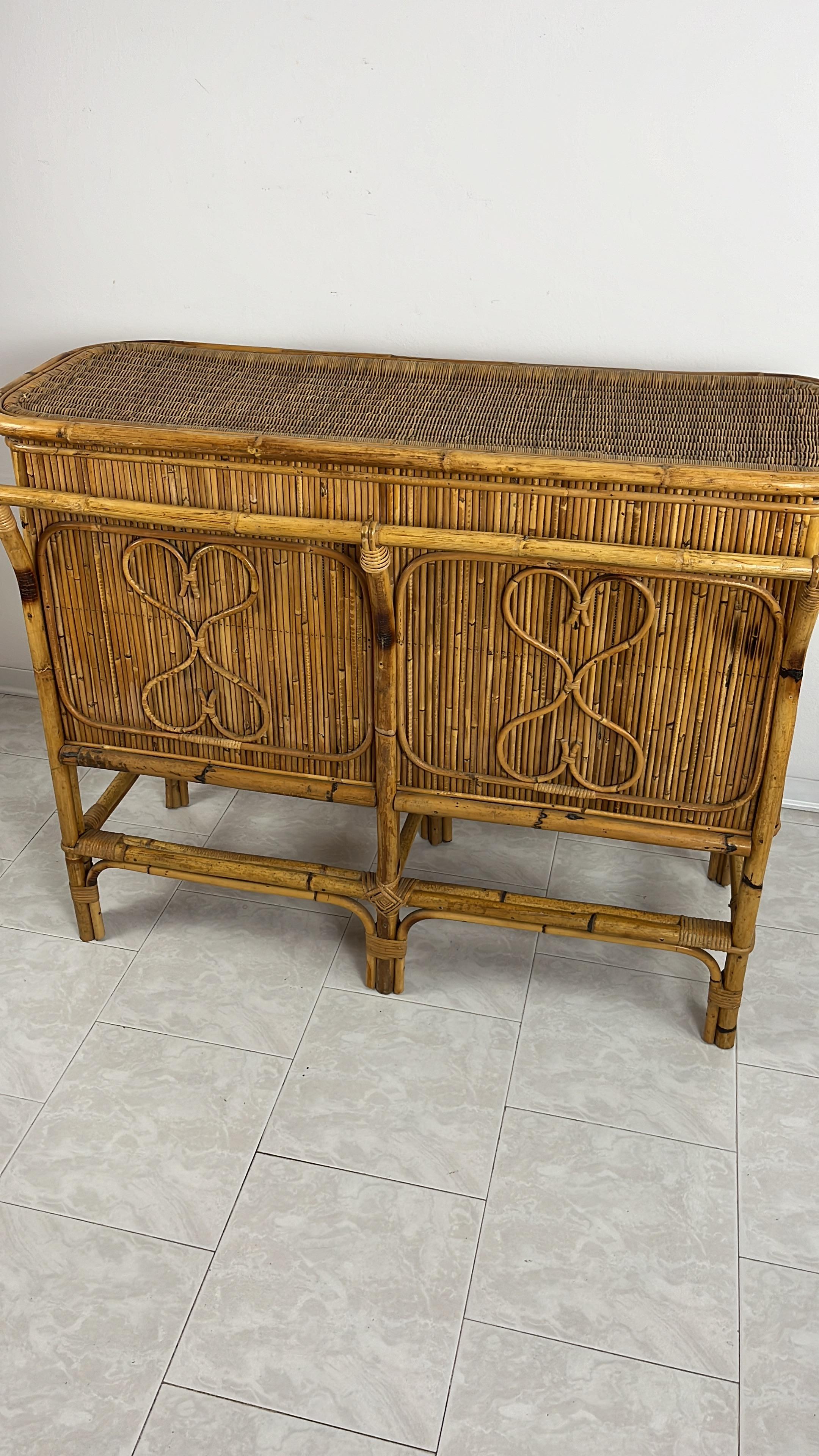 Mid-20th Century Bamboo and Wicker Bar Cabinet With Stools Attributed to Tito Agnoli, 1950s 3 Pcs