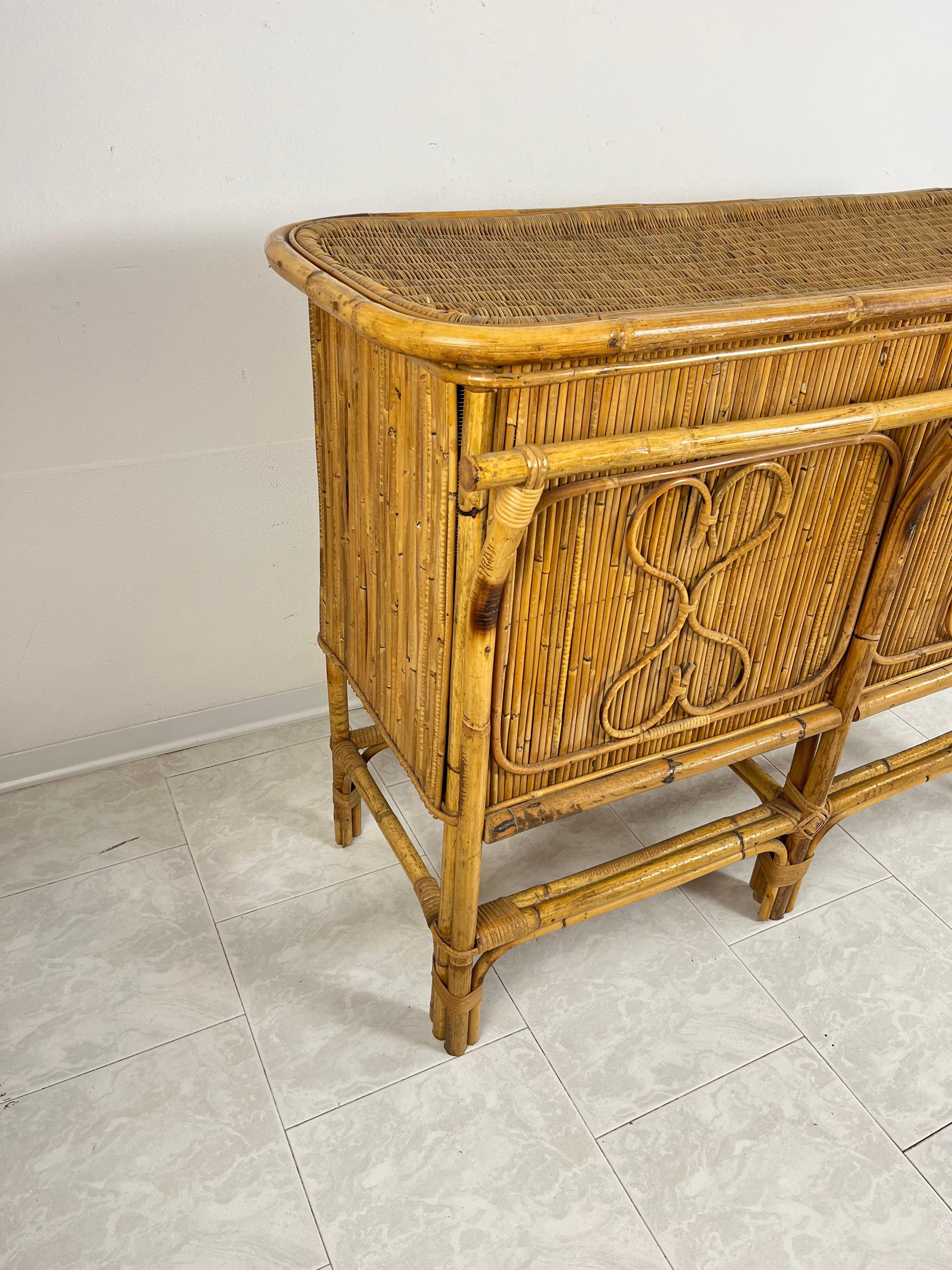 Bamboo and Wicker Bar Cabinet With Stools Attributed to Tito Agnoli, 1950s 3 Pcs For Sale 2