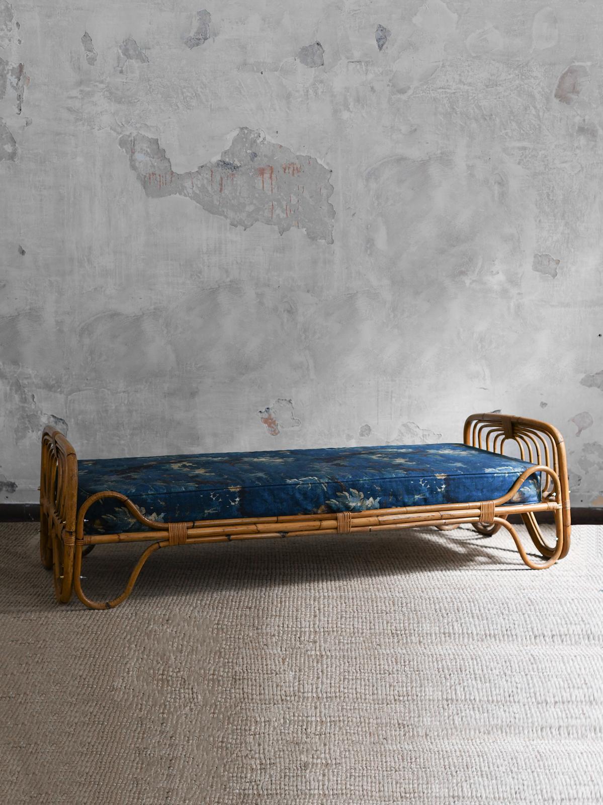 Cama de día de bambú y mimbre, años 60
Detalles del producto
Completo con cojín de tela Dedar Milano - 