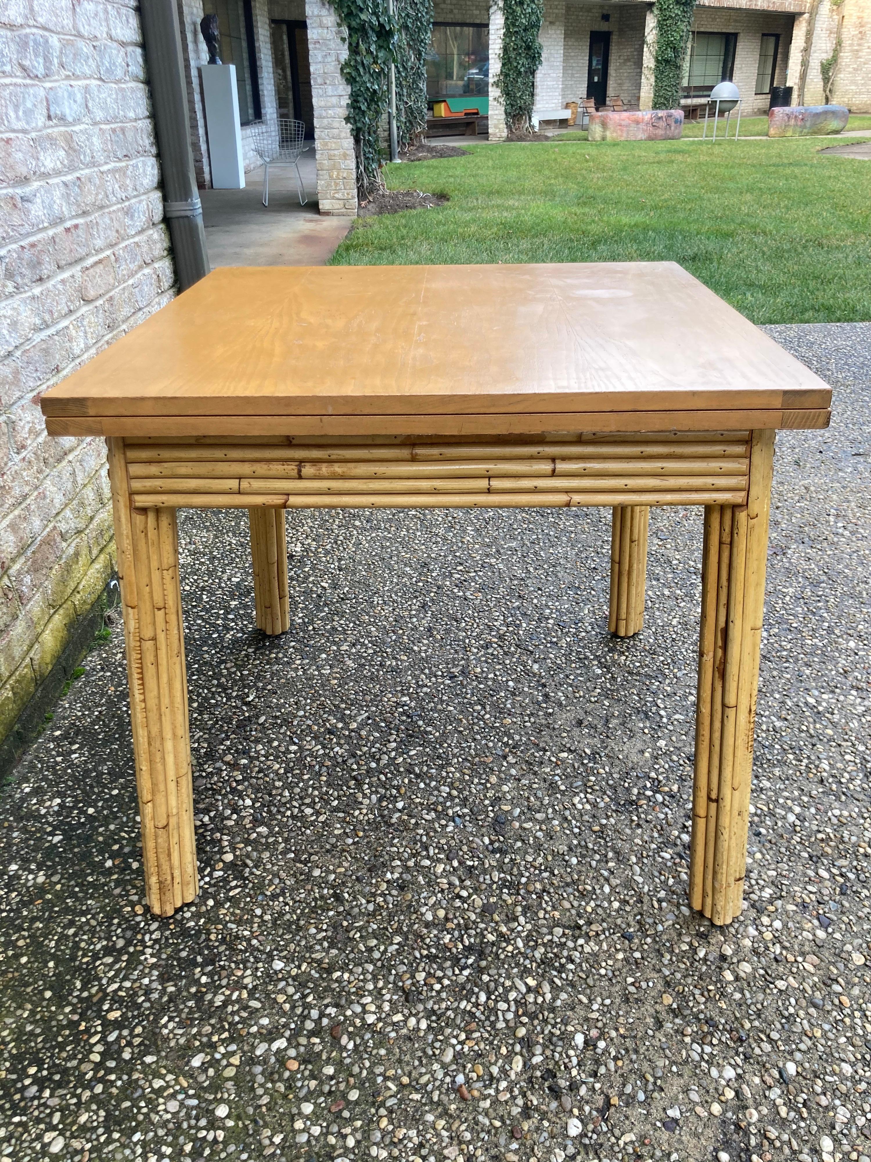 Mesa de juego o comedor de bambú y madera en Bueno estado para la venta en East Hampton, NY