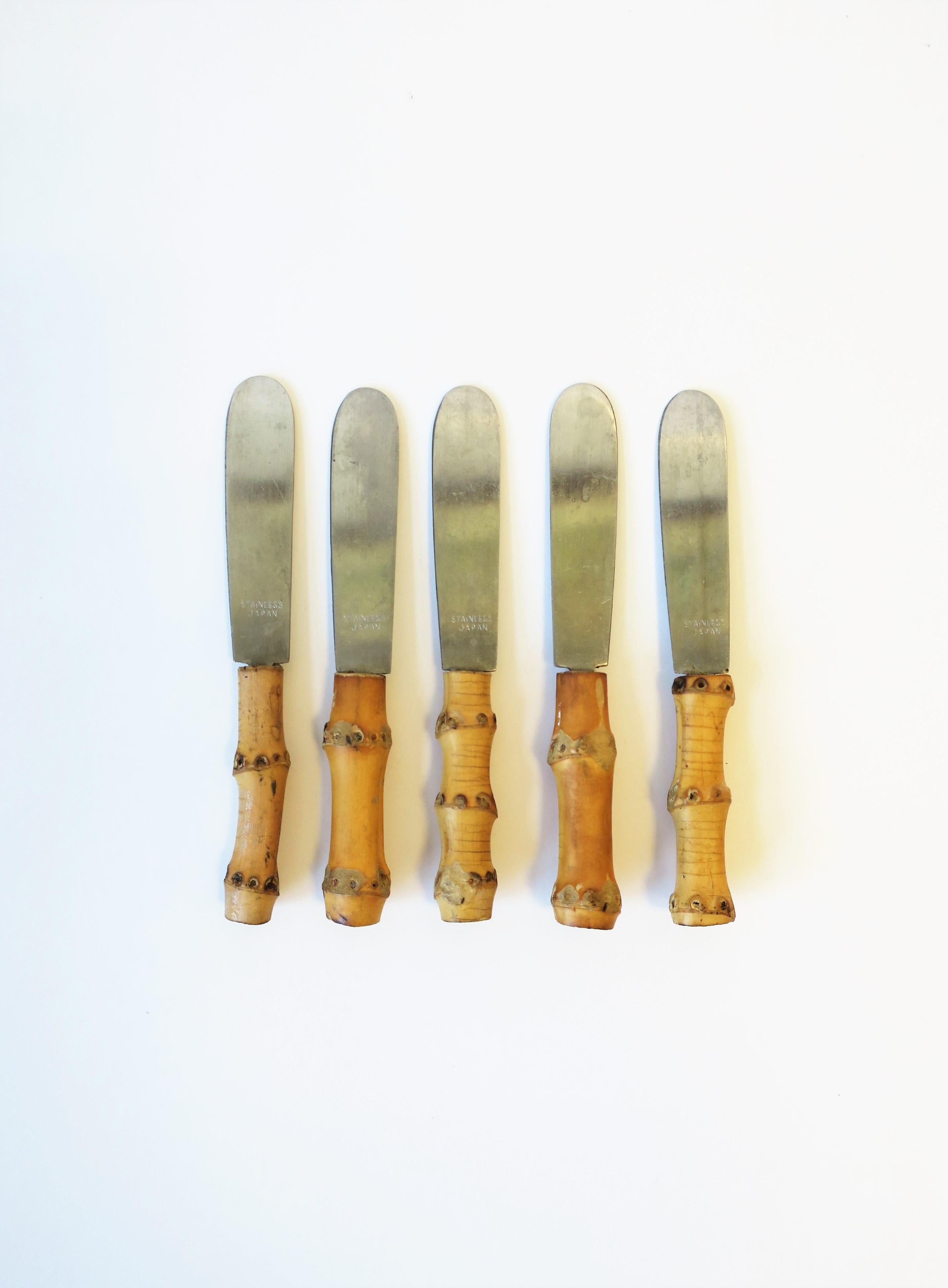 Couteaux à épandeur en bambou, petit, lot de 5 Bon état - En vente à New York, NY