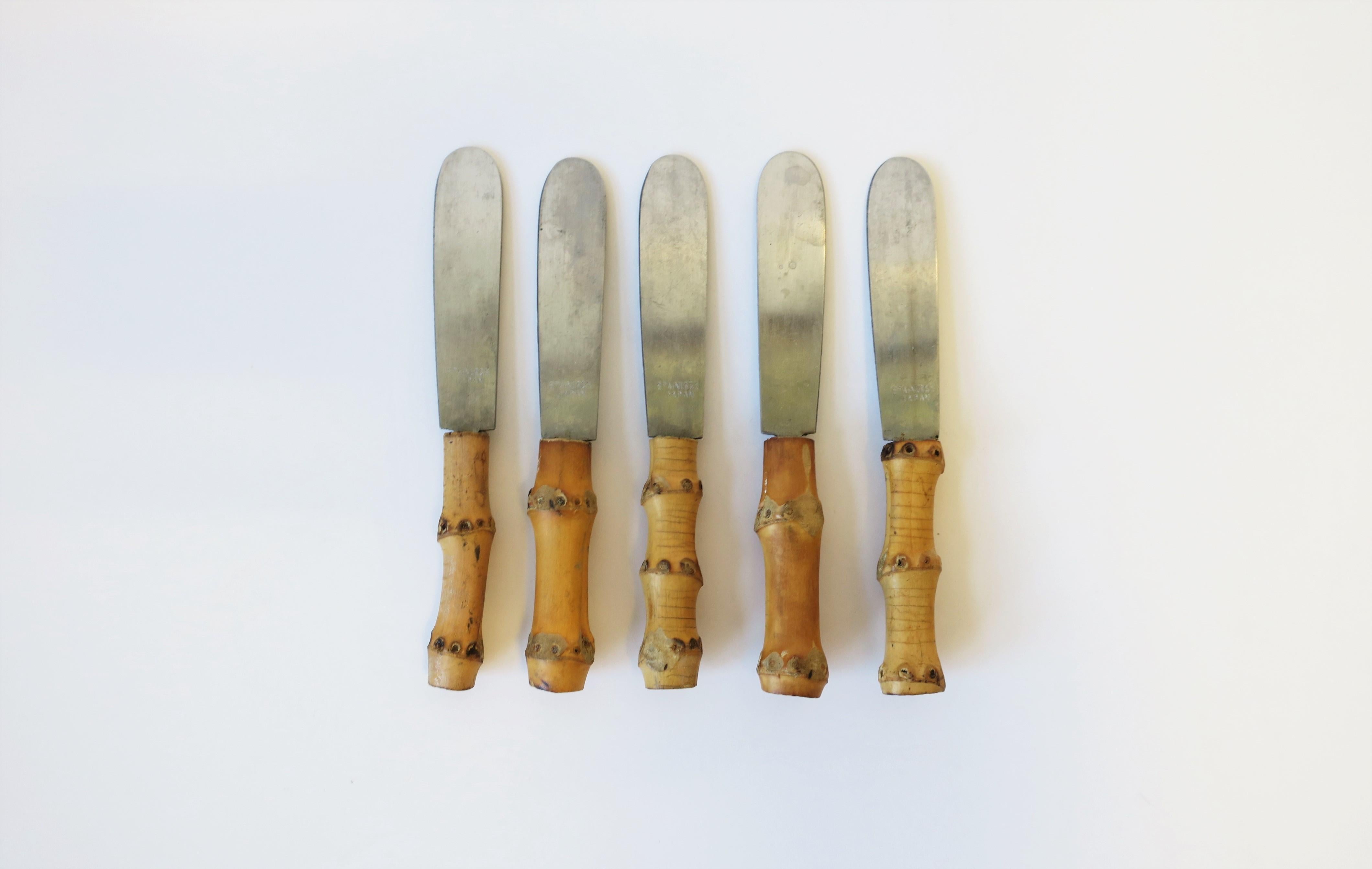 Acier inoxydable Couteaux à épandeur en bambou, petit, lot de 5 en vente