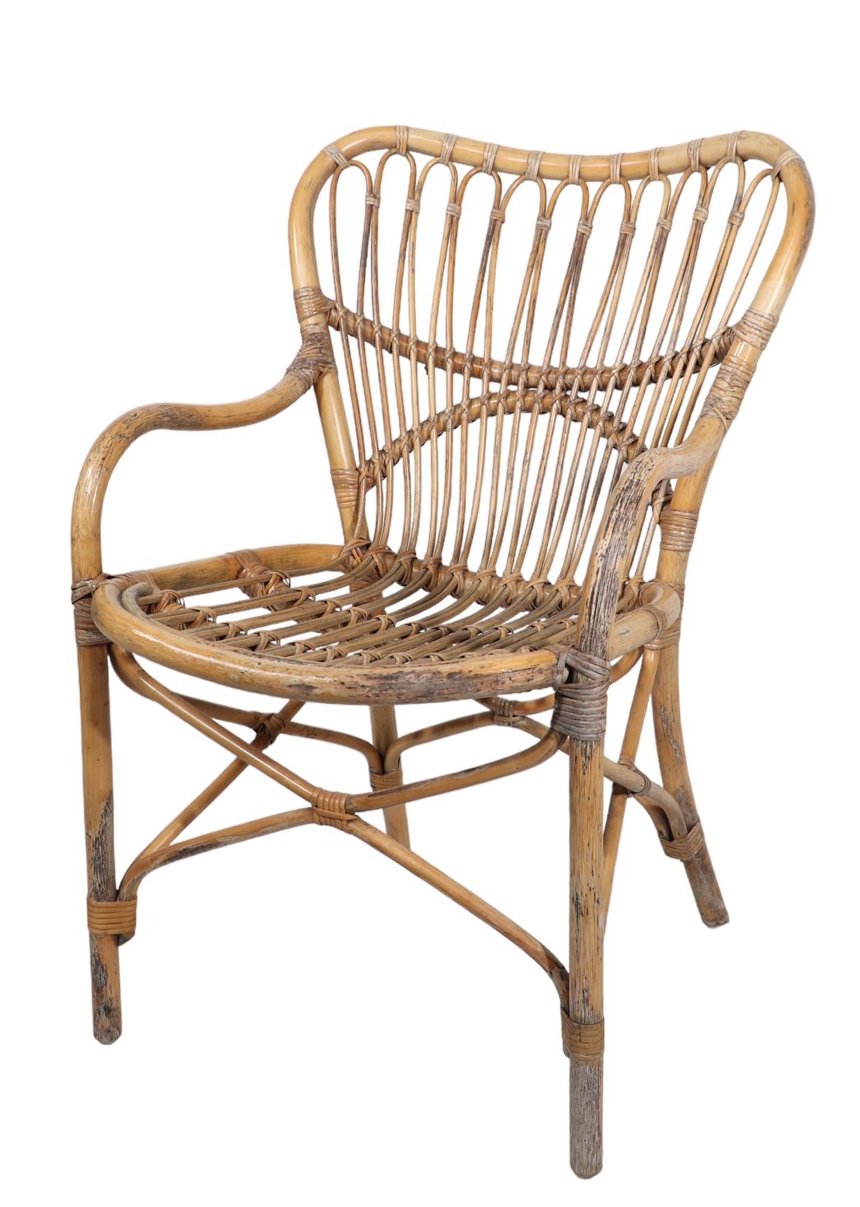 Chaise d'appoint chic, élégante et sophistiquée en bambou et rotin, fabriquée en Italie, vers les années 1950/1960, dans le style de Franco Albini et Vittorio Bonaccina. Cet exemplaire est en bon état d'origine, structurellement sain et robuste, la