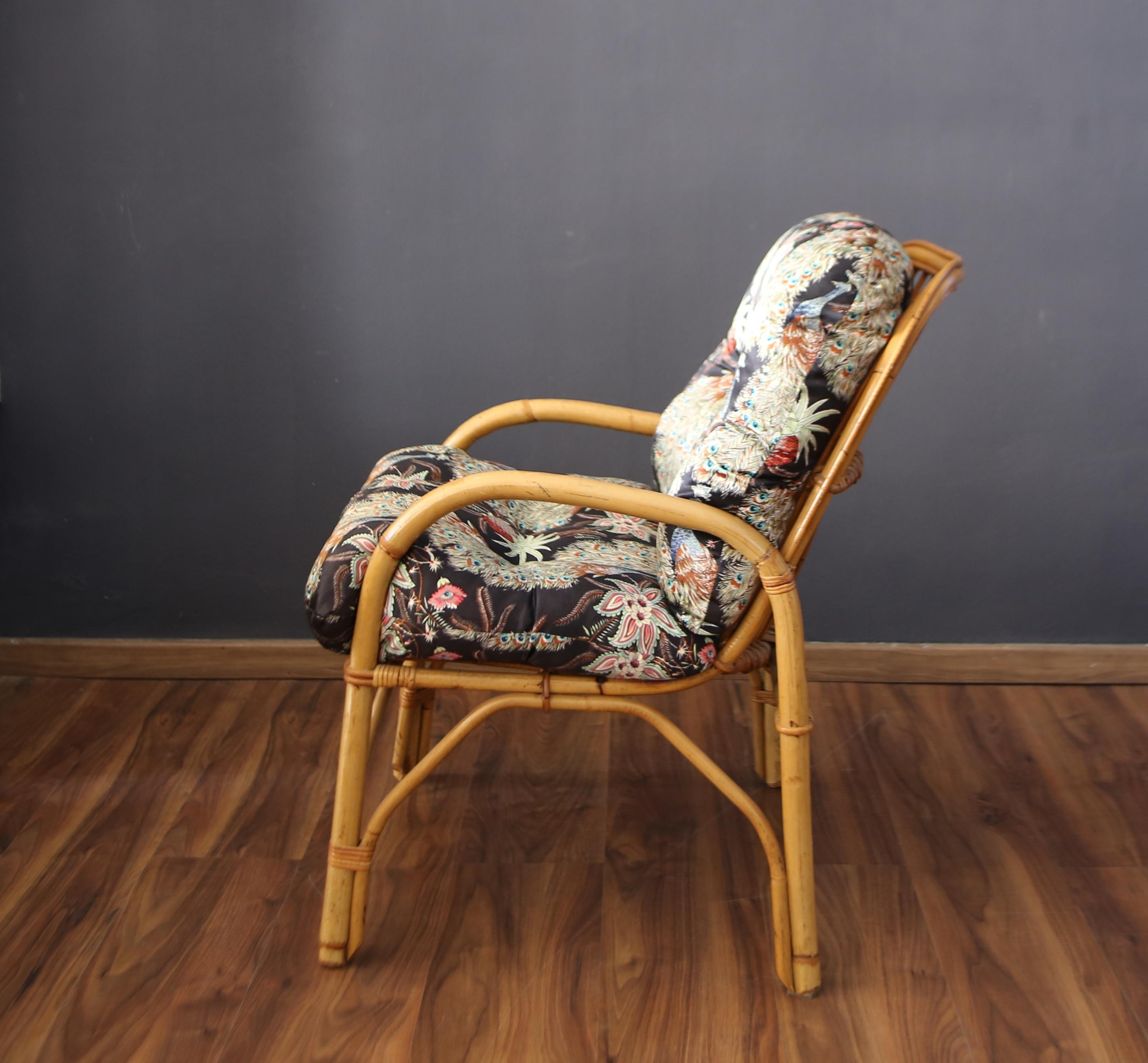 Bamboo armchair with silk cushions from the 1970s made in Italy For Sale 1