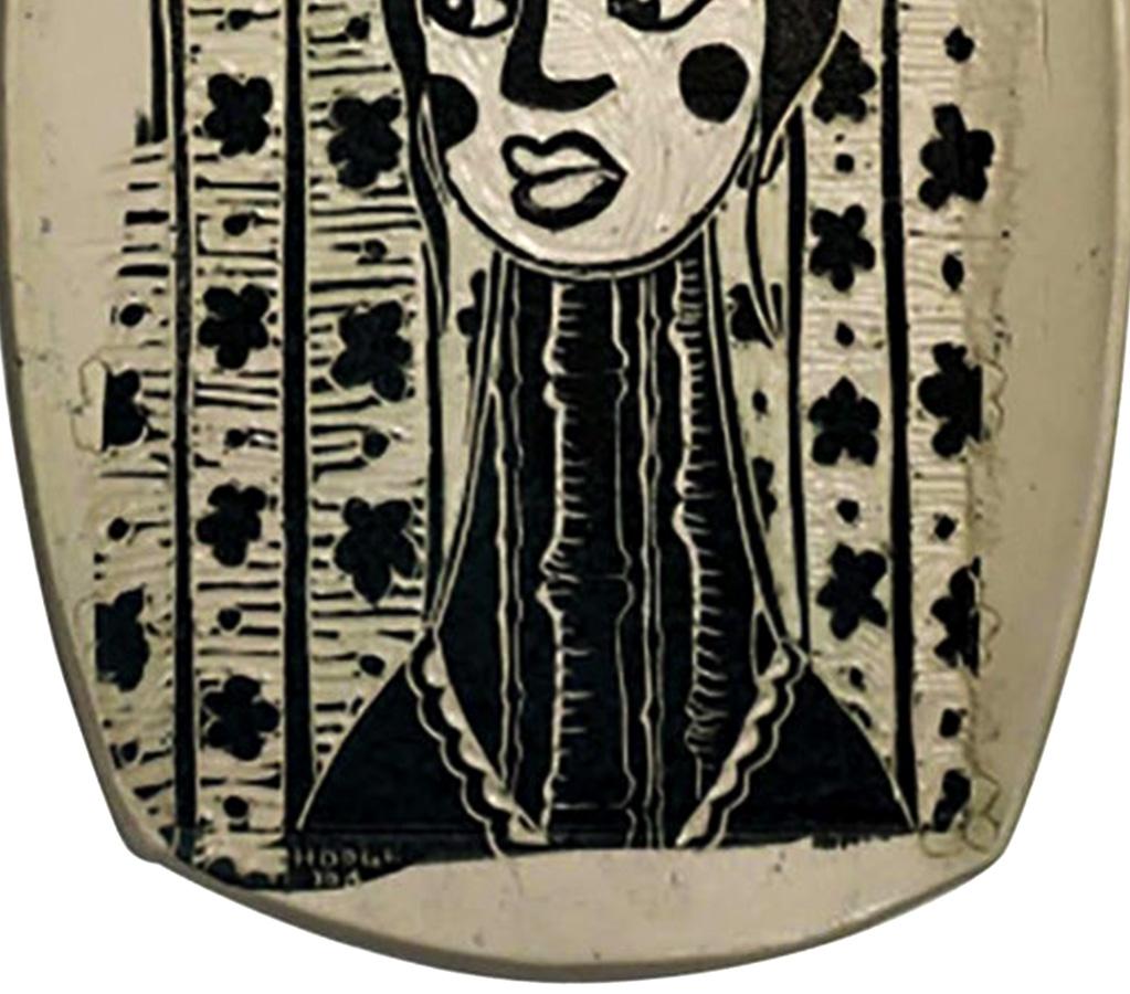 Porträt einer Frau mit Backbone aus Bambus. Wandskulptur aus geschnitztem Porzellan (amerikanisch) im Angebot