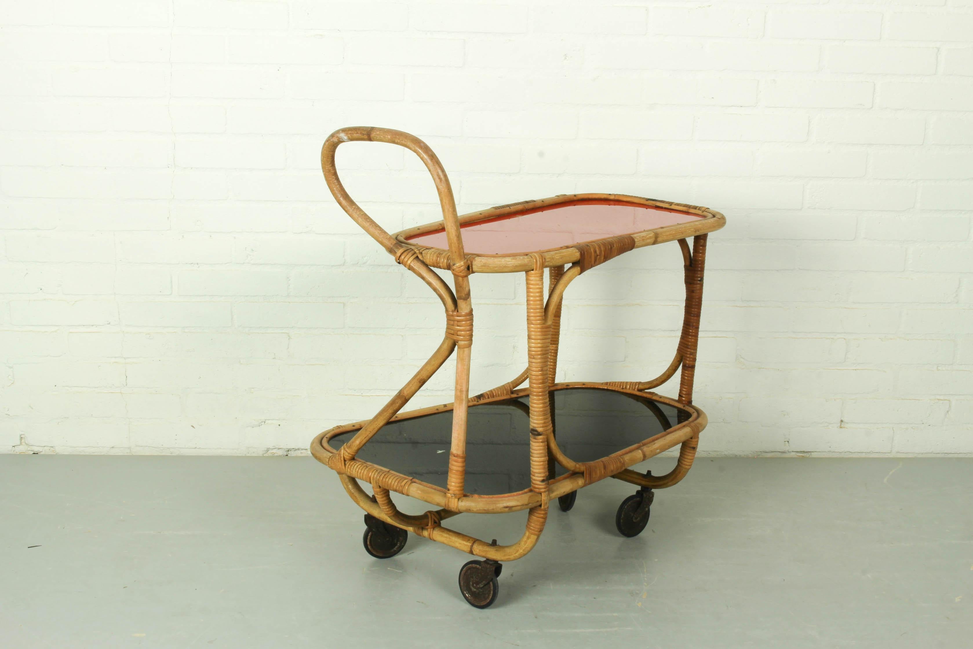 Bamboo Bar Cart Tea Trolley with Black and Red Shelf, 1940s In Fair Condition For Sale In Appeltern, Gelderland