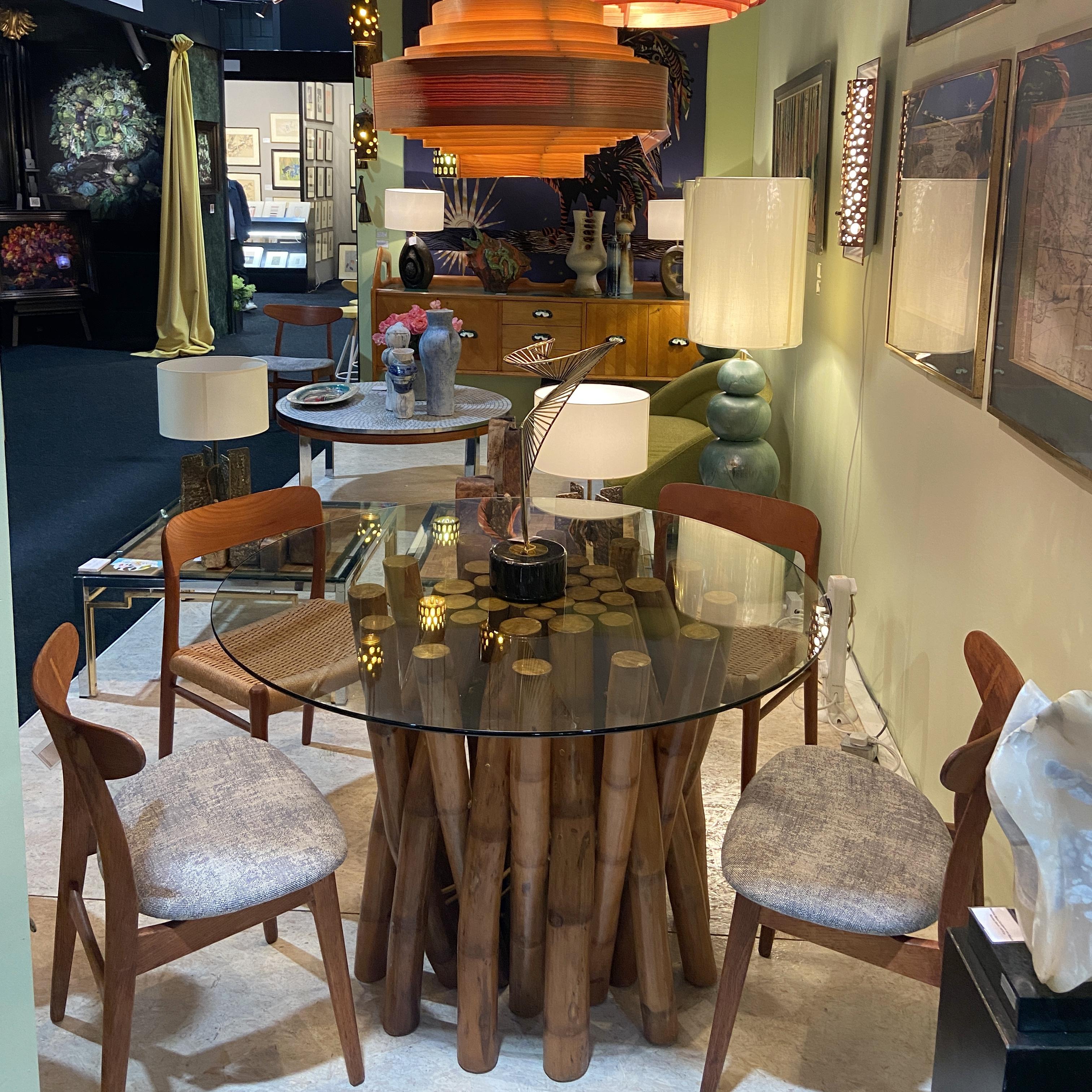 Mesa de Comedor Redonda con Base de Bambú y Tapa de Cristal en venta 8
