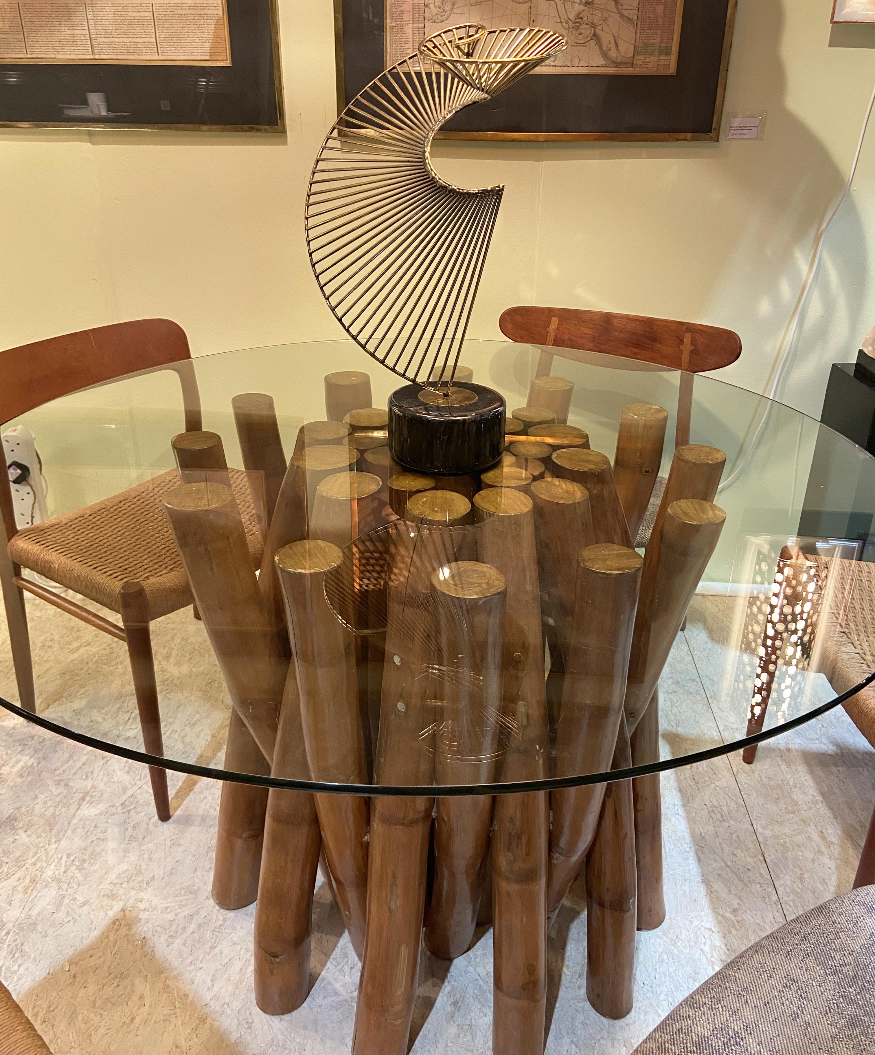 Mesa de Comedor Redonda con Base de Bambú y Tapa de Cristal en venta 10