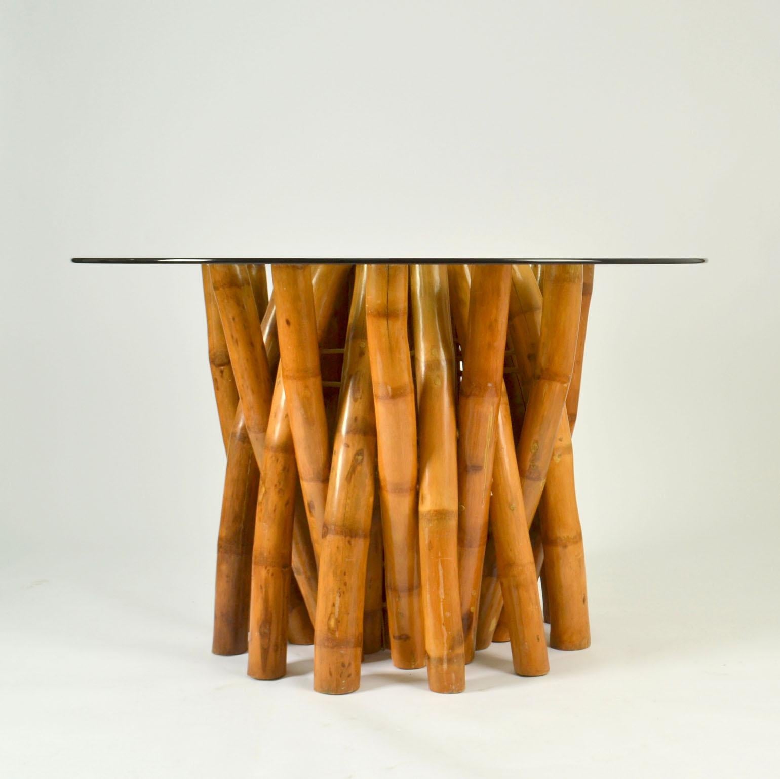 Mesa de Comedor Redonda con Base de Bambú y Tapa de Cristal Moderno de mediados de siglo en venta