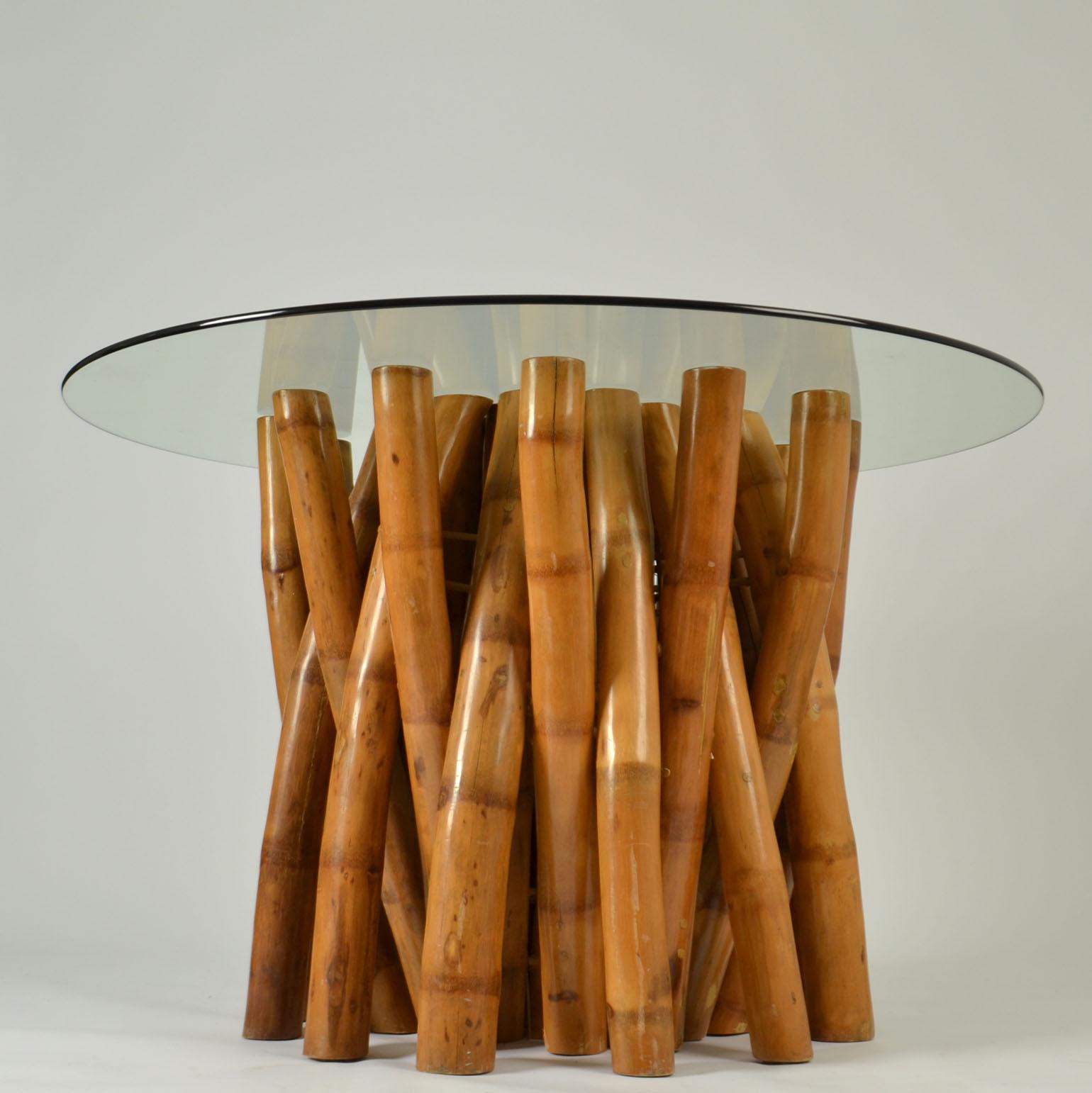 Mesa de Comedor Redonda con Base de Bambú y Tapa de Cristal en Bueno estado para la venta en London, GB