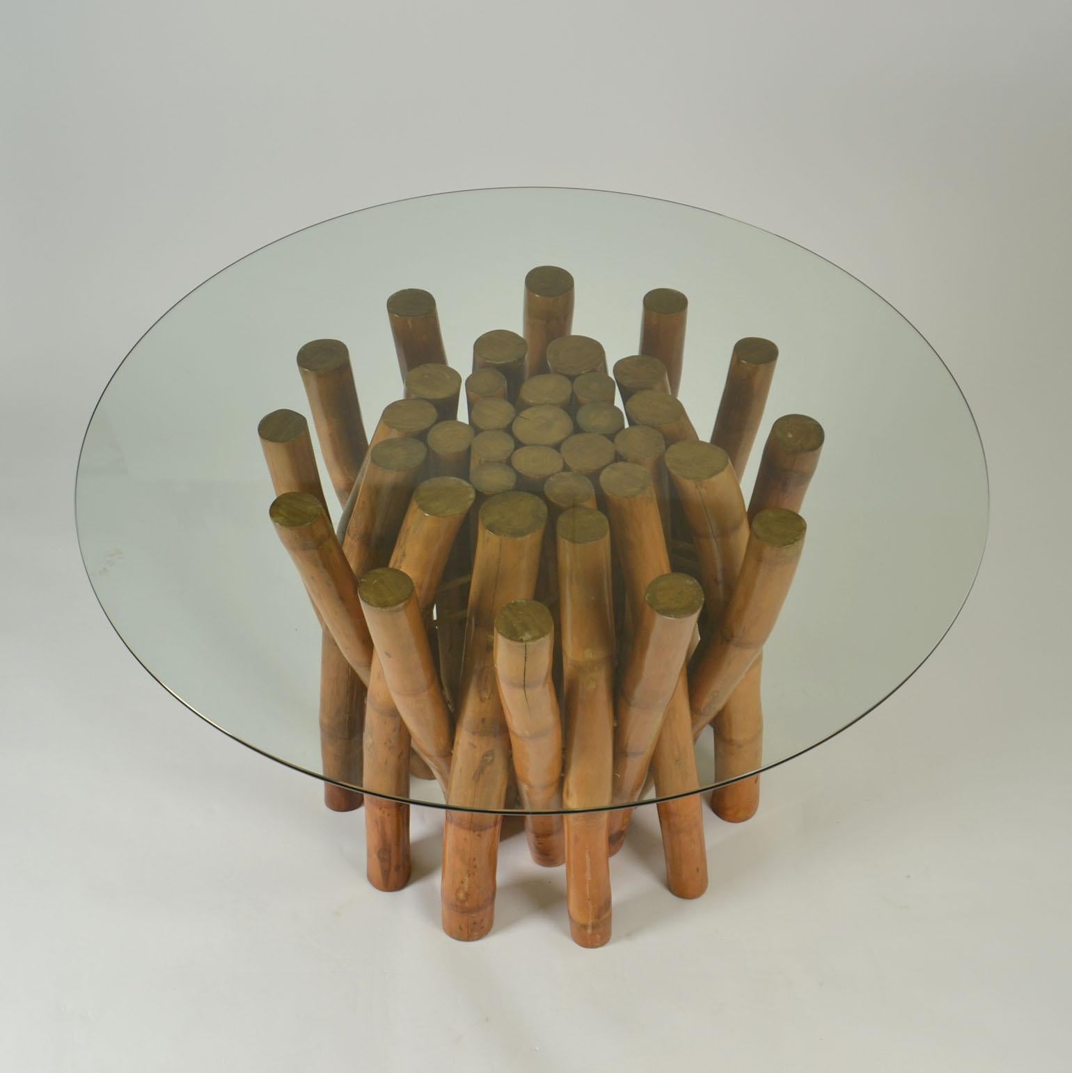 Mesa de Comedor Redonda con Base de Bambú y Tapa de Cristal mediados del siglo XX en venta